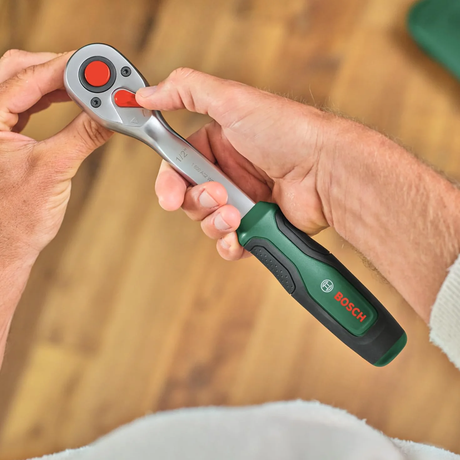 Bosch 25-częśc. zest. z grzechotką 1/2" (grzechotka 1/2" do zastosowań w majsterkowaniu, wys. moment obr. do 768 Nm, przycisk blokady, zmiana kierunku, zaokrągl. szyjka, rękojeść Softgrip, walizka)