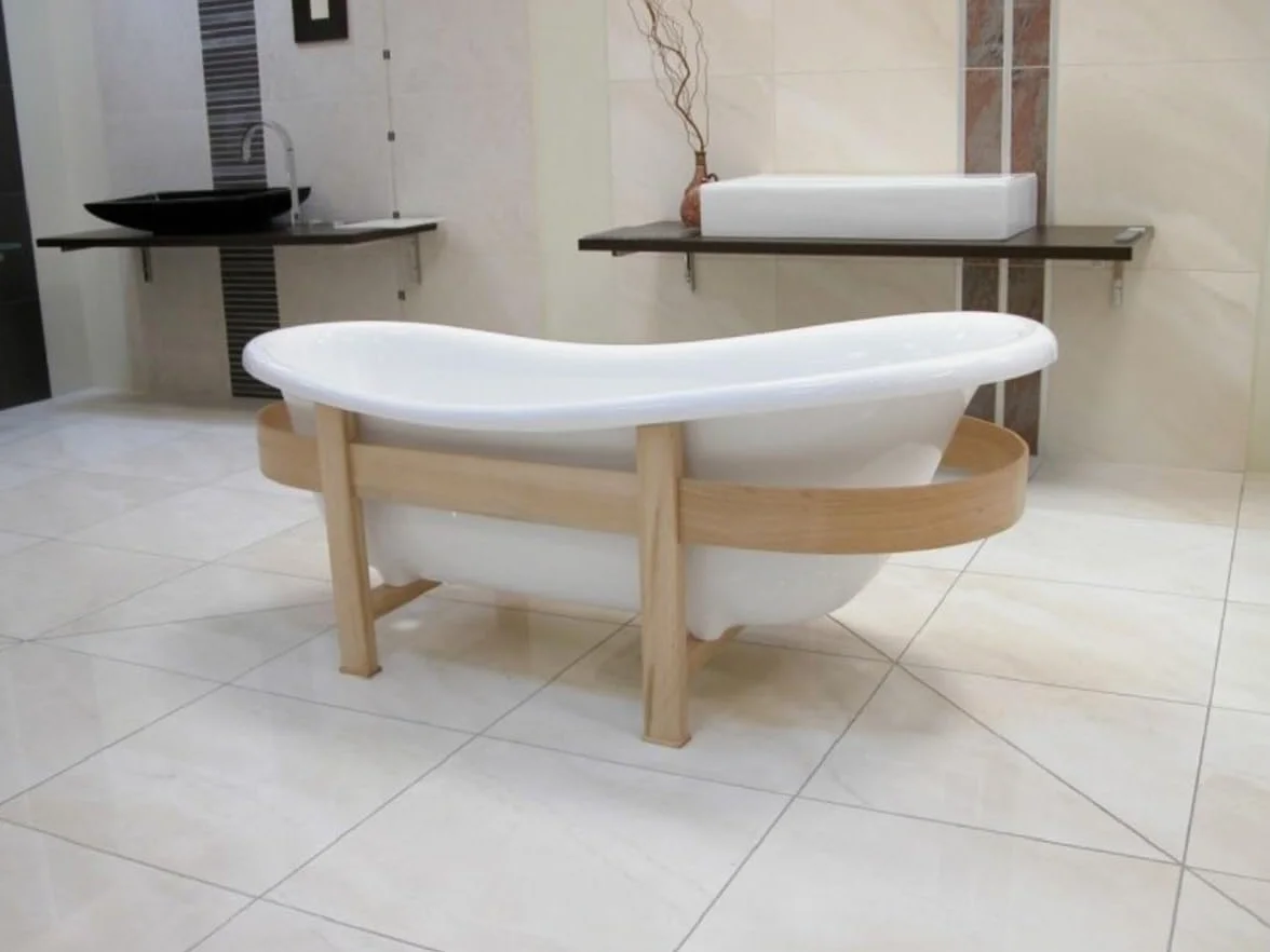 Casa Padrino Luksusowa wanna w stylu retro biała/naturalne kolory 178 x 76 x wys. 73 cm - wolnostojąca wanna z drewnianą ramą - retro meble łazienkowe