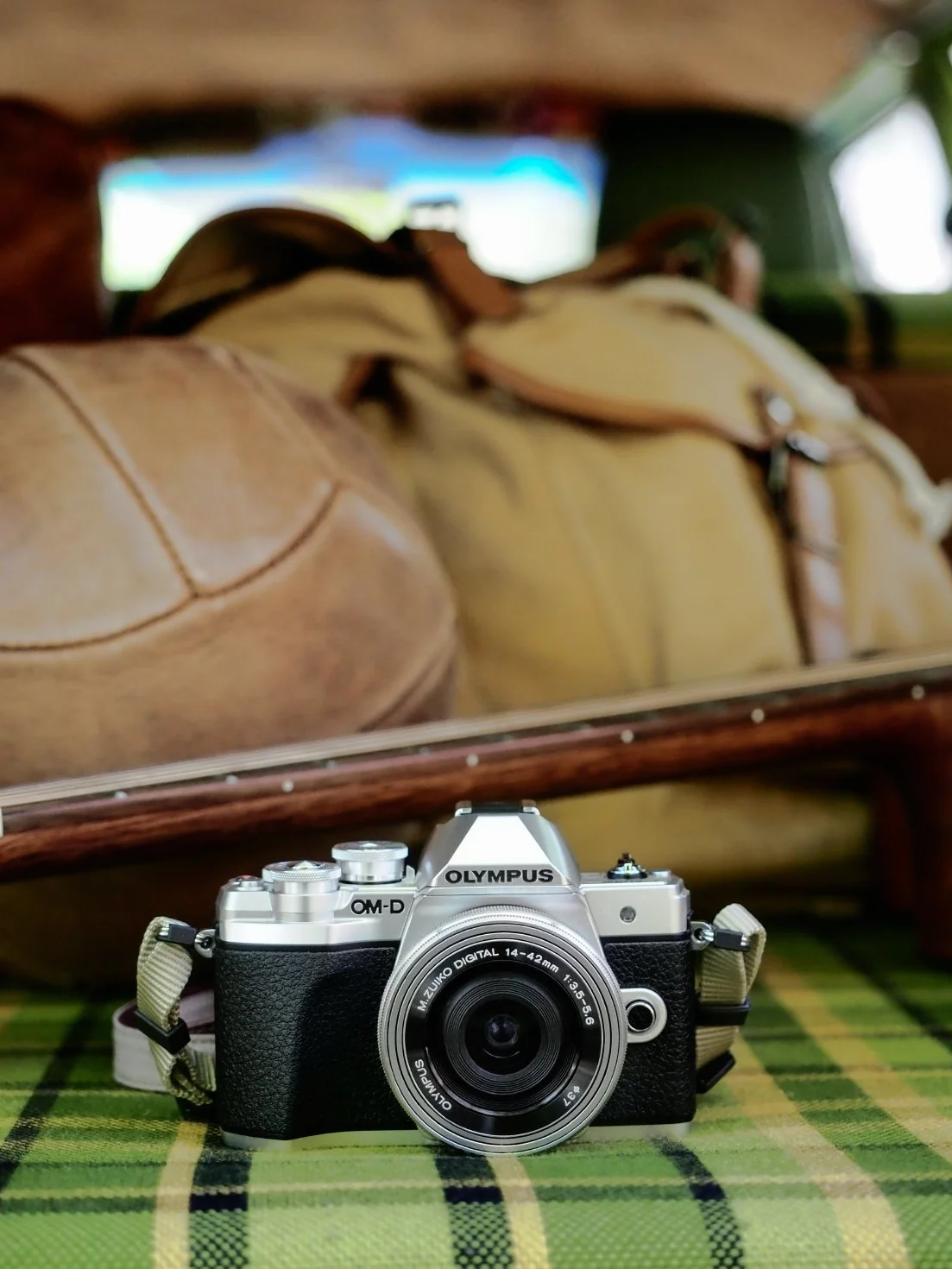 Olympus OM-D E-M10 Mark III Kit, Micro Four Thirds aparat systemowy (16 megapikseli, stabilizator obrazu, wizjer elektroniczny, wideo 4K) + M.Zuiko obiektyw zmiennoogniskowy 14-42 mm EZ, srebrny