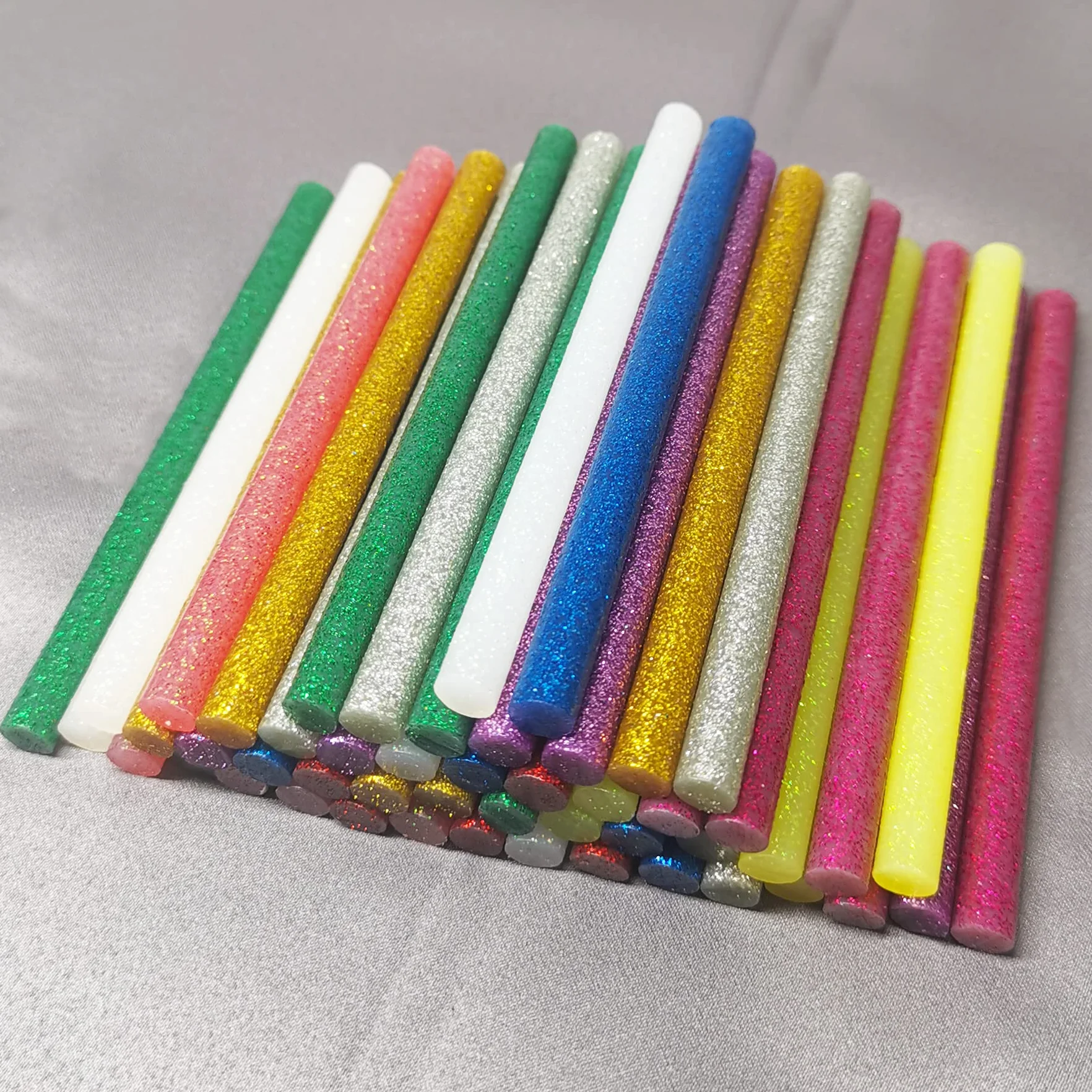 Pałeczki klejowe, do klejenia na gorąco, 100 x 7 mm, wielokolorowe, do pistoletu do klejenia na gorąco, opakowanie: 50 sztuk