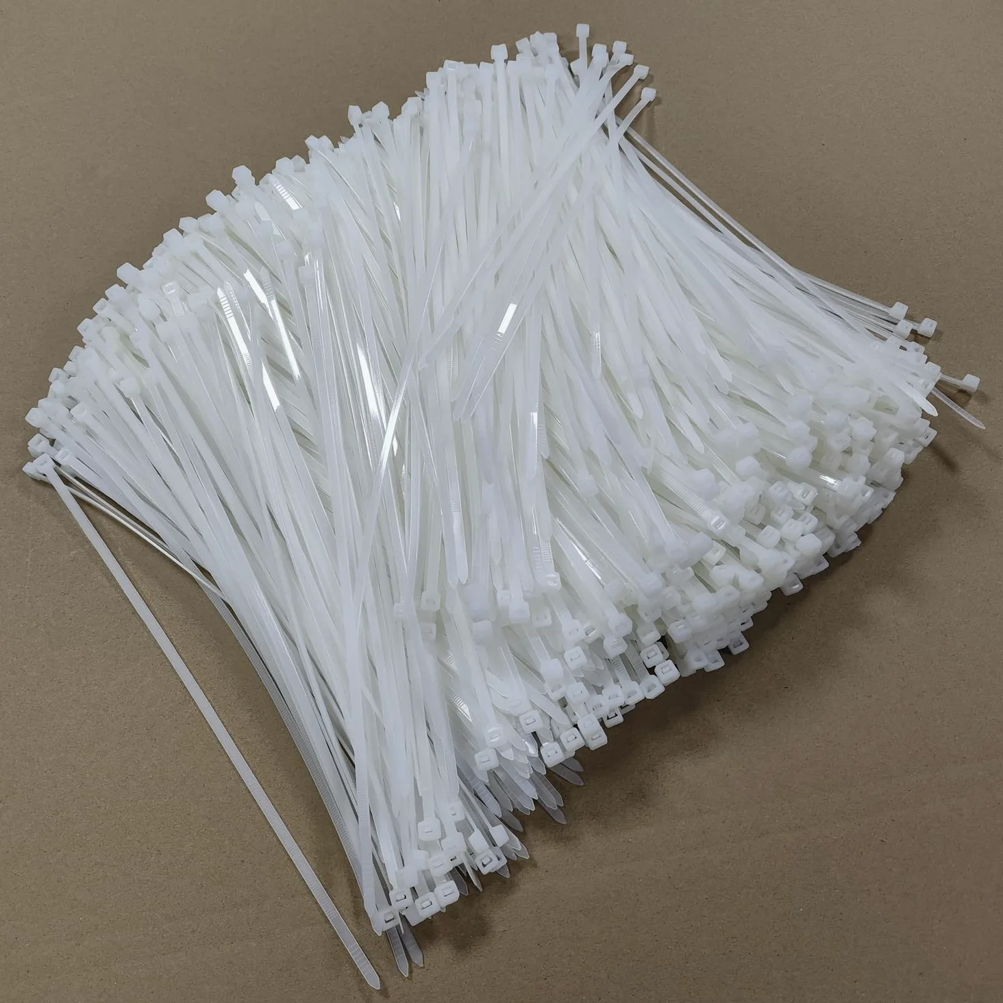 Opaski na zamek błyskawiczny, 1000 szt., 30 cm, wytrzymałe, wysokiej jakości plastikowe opaski druciane o wytrzymałości na rozciąganie 22,7 kg, opaski kablowe odporne na promieniowanie UV,