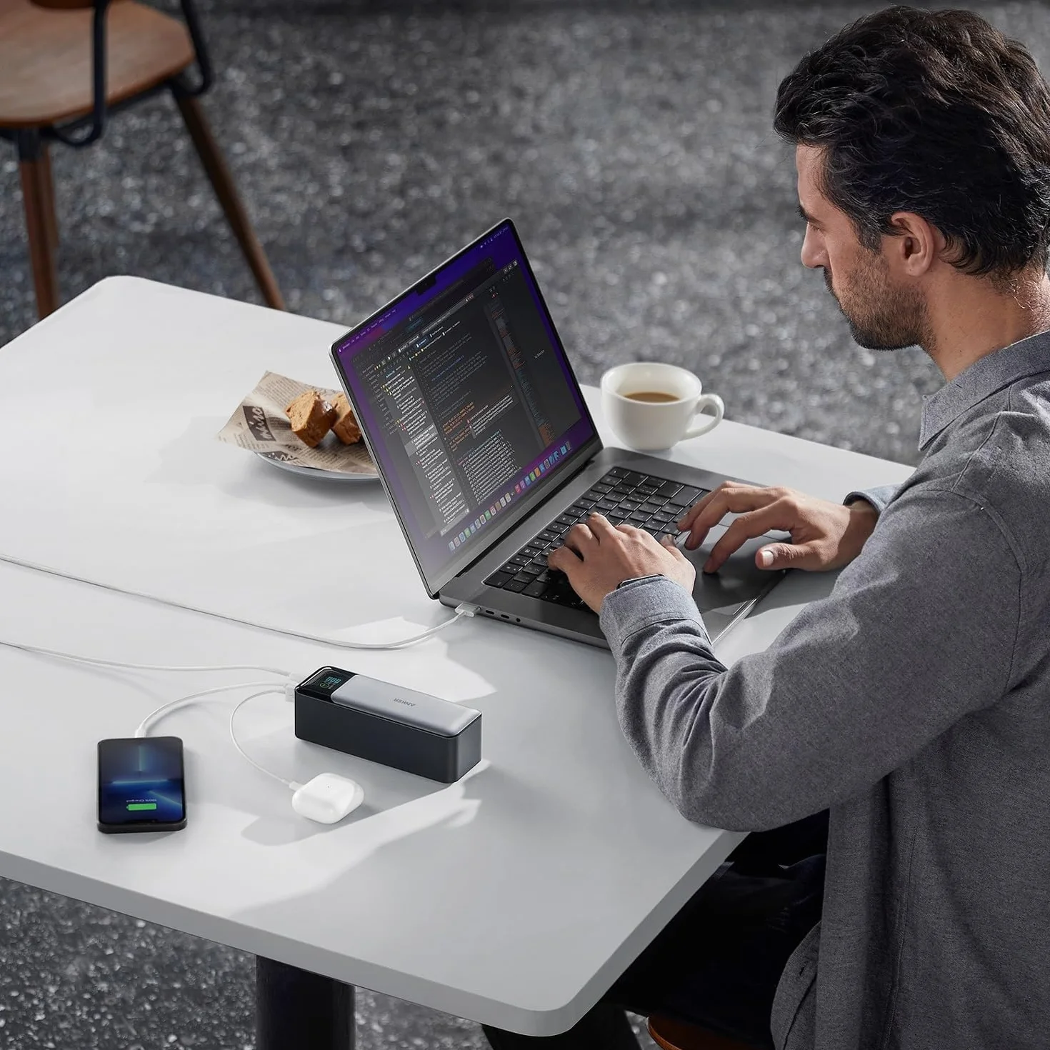 Anker PowerCore 737 Powerbank 24 000 mAh, zewnętrzna bateria z 3 portami, moc 140 W, wyświetlacz cyfrowy, kompatybilny z iPhone 13 serii Samsung, MacBook, Dell, AirPods i innymi