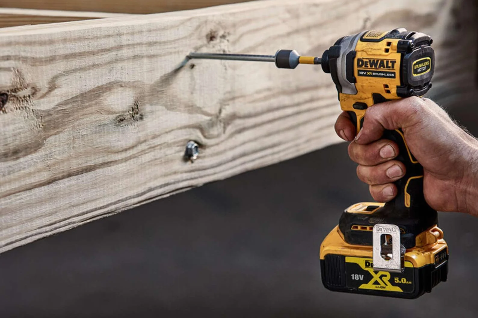 DeWalt Impacto compacto sin escobillas XR 18V 1/4" 205Nm con 2 baterie Li-Ion 5Ah y maletín TSTAK, DCF850P2T-QW