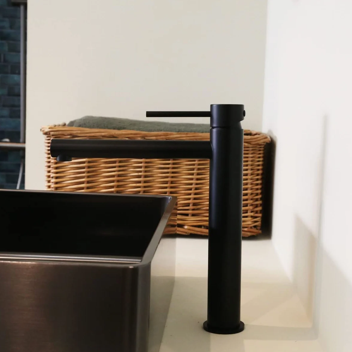 Essebagno 9018067 Envol bateria umywalkowa wysoka czarna