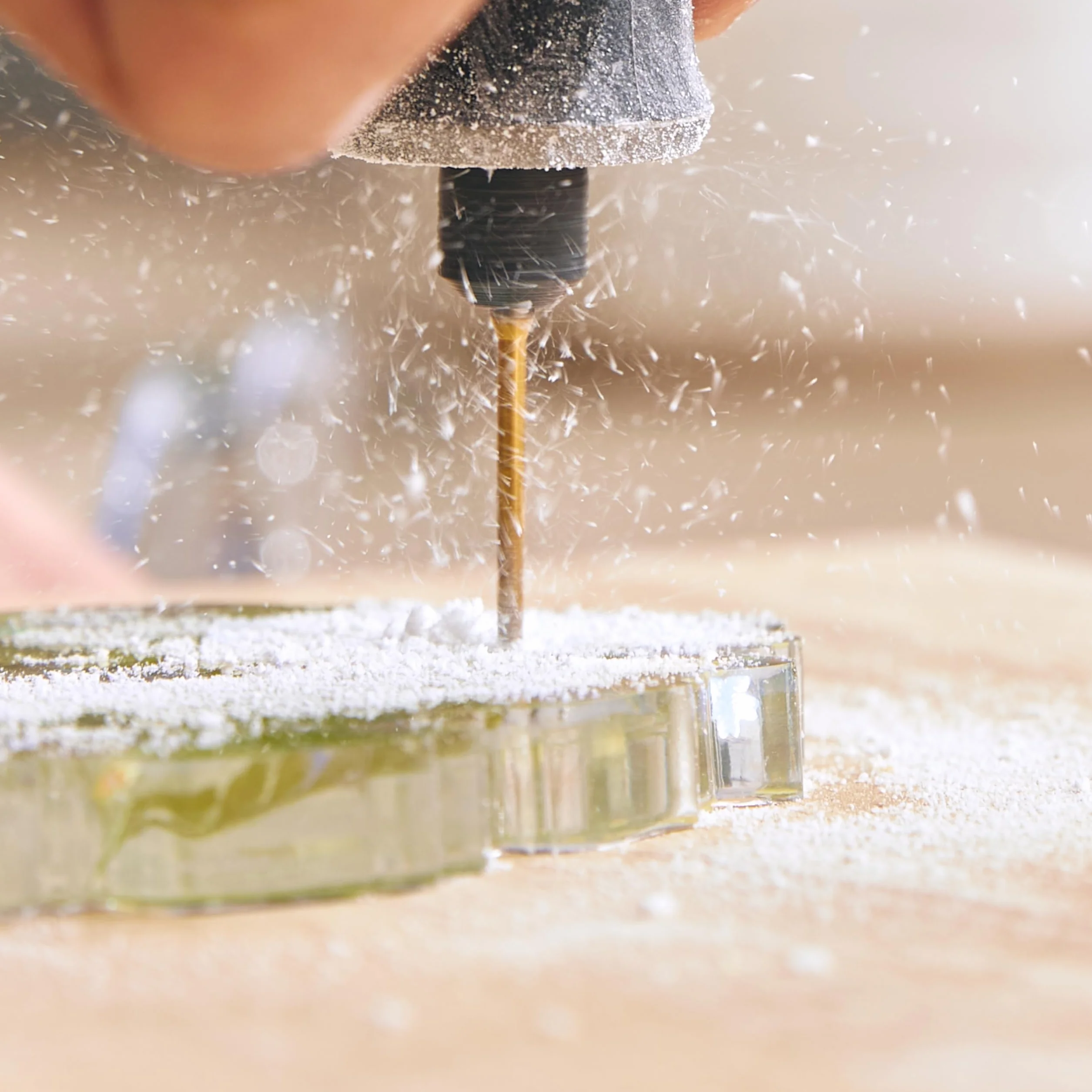 Dremel Zestaw 7 Wierteł pokrytych tytanem z Etui (0.8-3.2mm), wierci w drewnie, tworzywach sztucznych, metalach miękkich i płytach kartonowo-gipsowych do obrotowych narzędzi wielofunkcyjnych (628DM)
