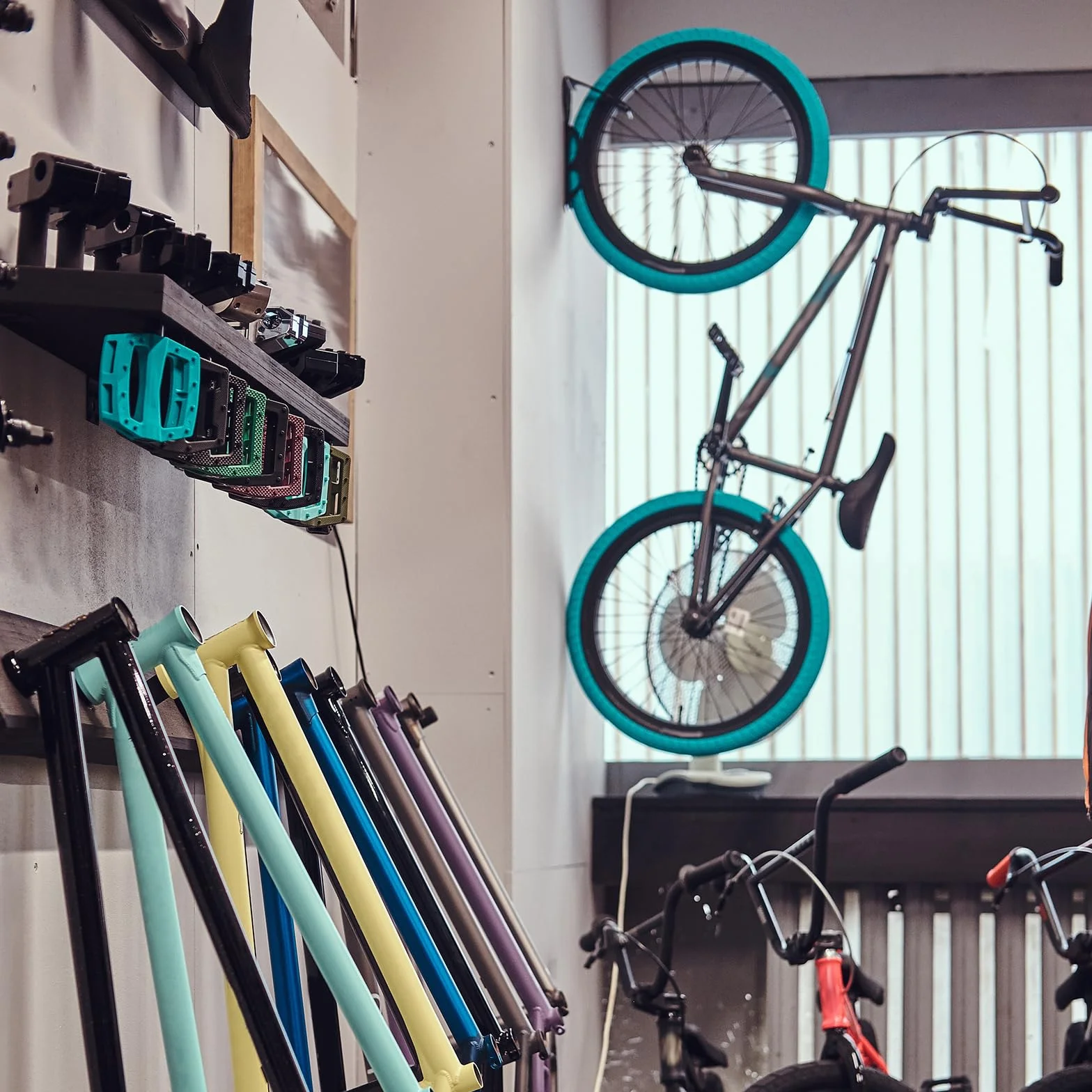 CCLIFE Uchwyt ścienny do roweru, uchwyt rowerowy na ścianę, maks. 35 kg