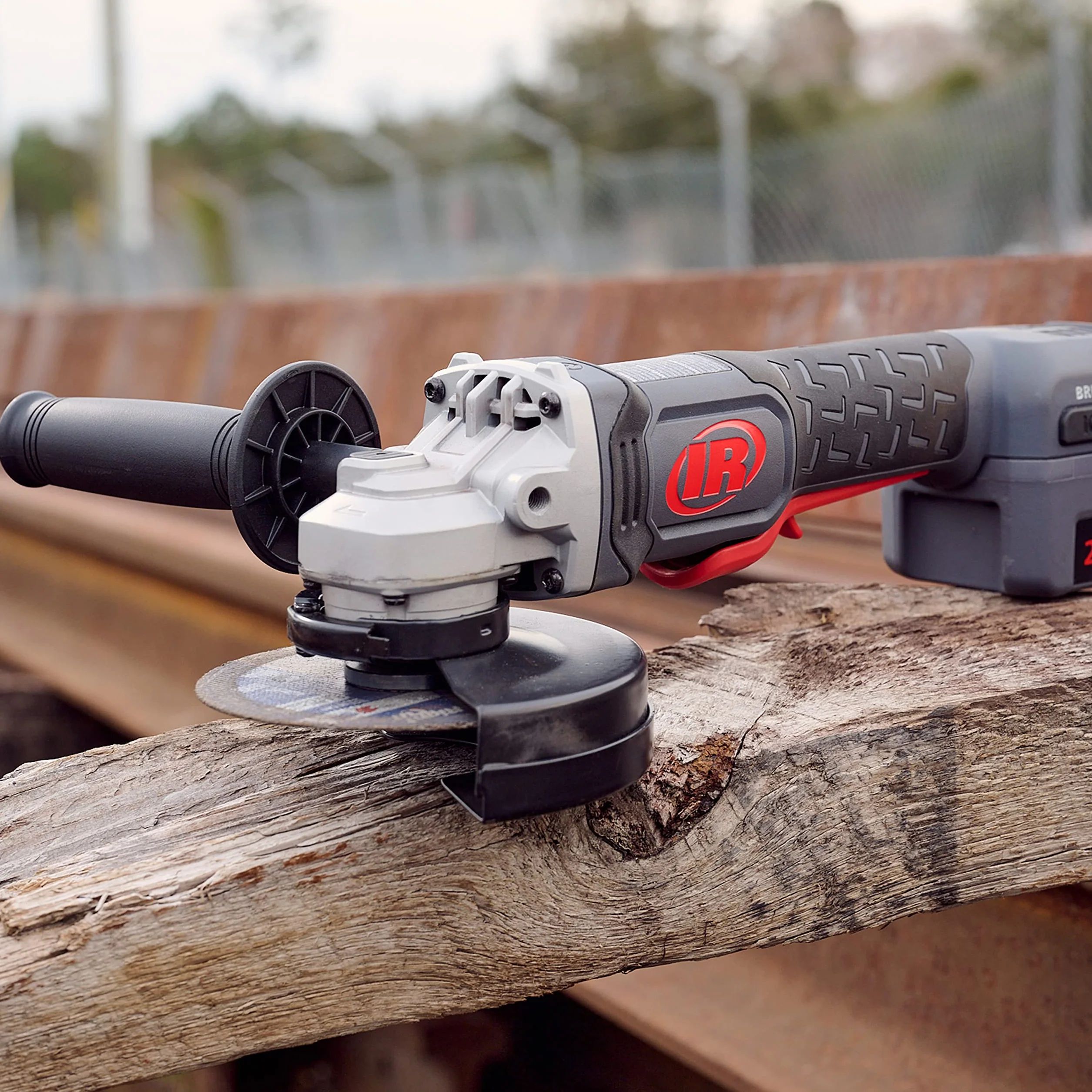 Bezprzewodowa szlifierka kątowa i narzędzie do odcinania 20 V Ingersoll Rand G5351, 8000 obr. na min., 1 KM, koło 4,5-cala — tylko narzędzie