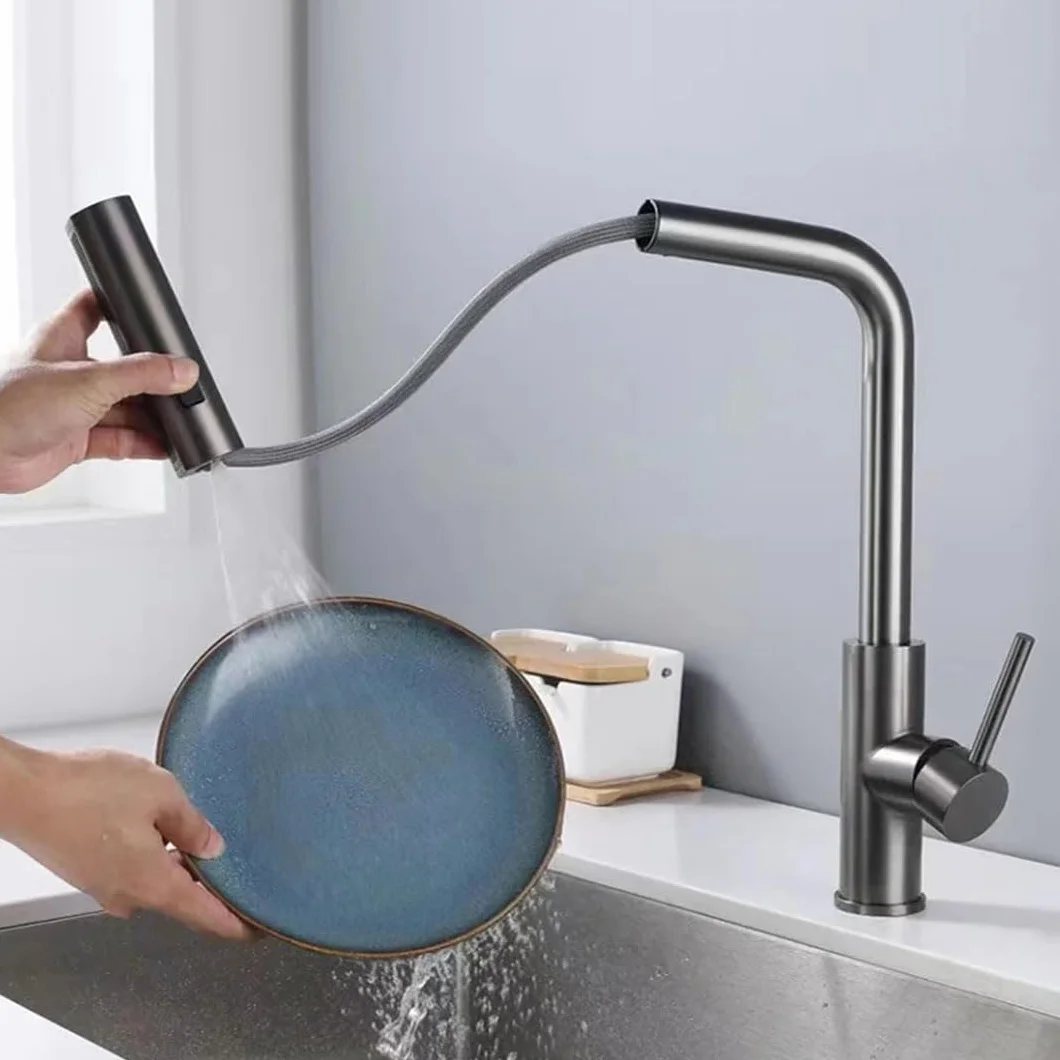 Nowoczesna bateria kuchenna szczotkowana nikiel z wyciąganą głowicą natryskową i obrotową baterią do łatwego montażu. Elegancki design zlewu, idealny do renowacji