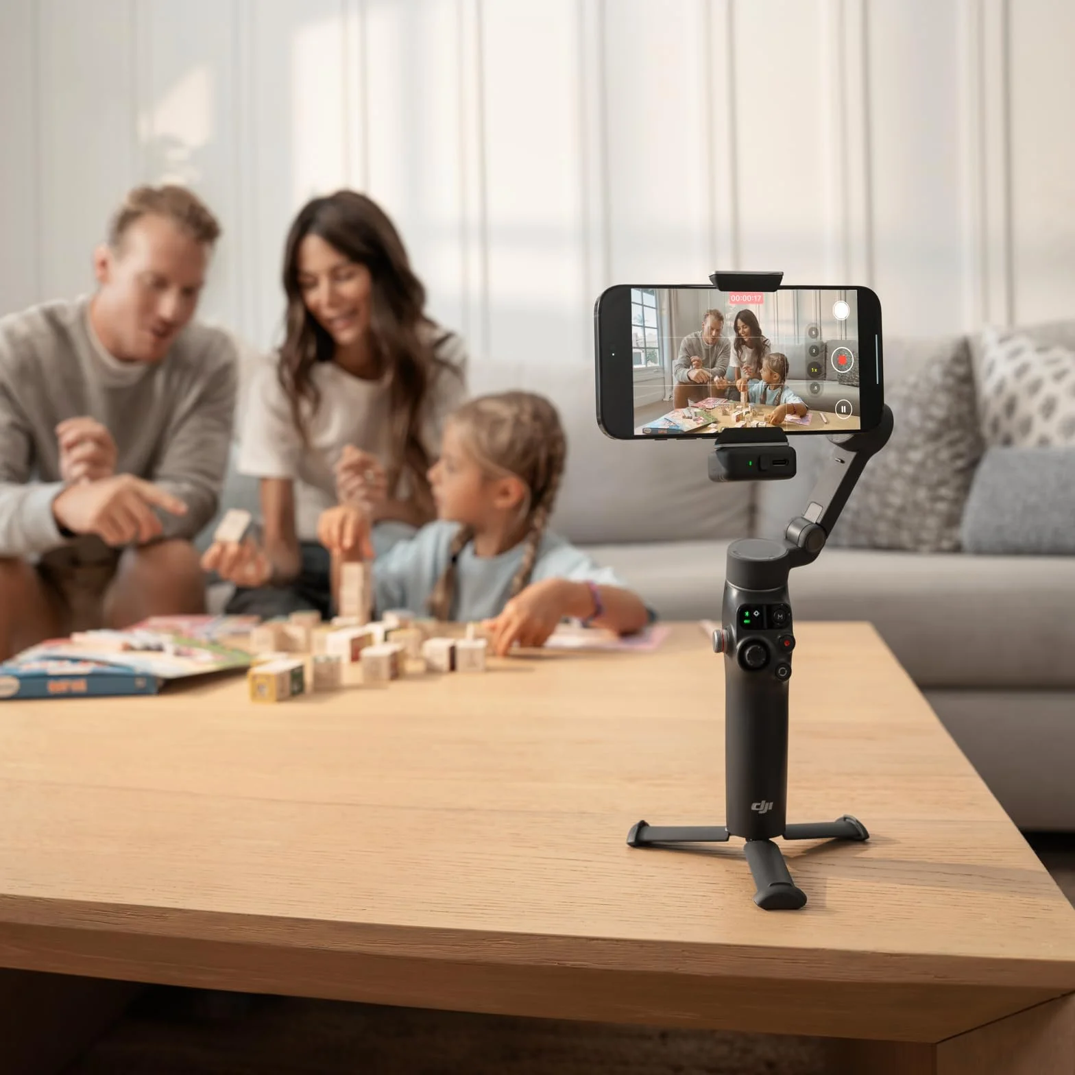 DJI Osmo Mobile 8 stabilizator gimbala do telefonu, natywne śledzenie z dźwiękiem i oświetleniem, obrót 360°, wbudowany drążek przedłużający i statyw, bateria 10 h, drążek przedłużający, solidna