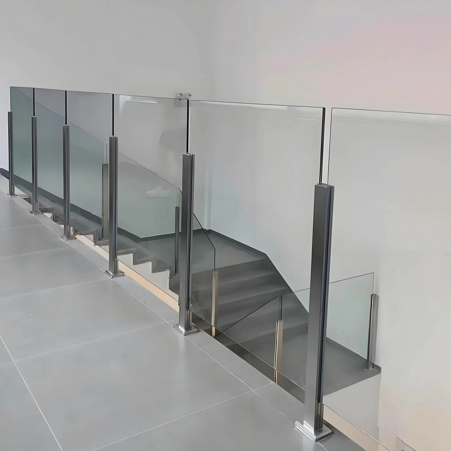 Zestaw balustrad szklanych ze stali nierdzewnej 304 do wnętrz i na zewnątrz, 80 cm, wysoka srebrna narożna szklana balustrada z akcesoriami, nowoczesny system poręczy tarasowej