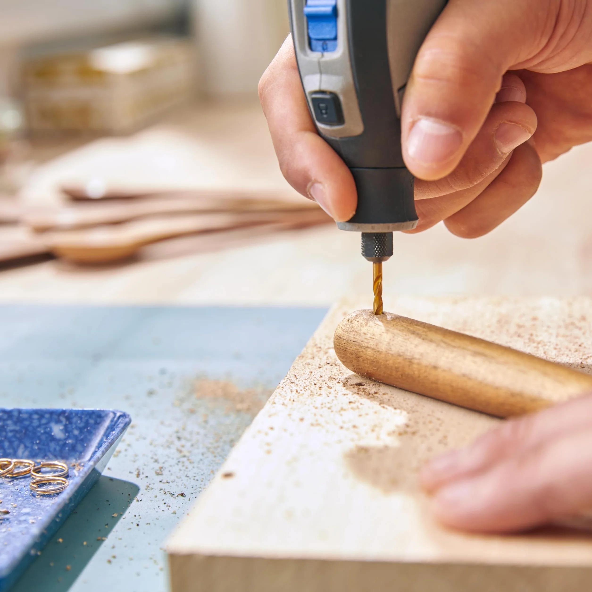 Dremel Zestaw 7 Wierteł pokrytych tytanem z Etui (0.8-3.2mm), wierci w drewnie, tworzywach sztucznych, metalach miękkich i płytach kartonowo-gipsowych do obrotowych narzędzi wielofunkcyjnych (628DM)