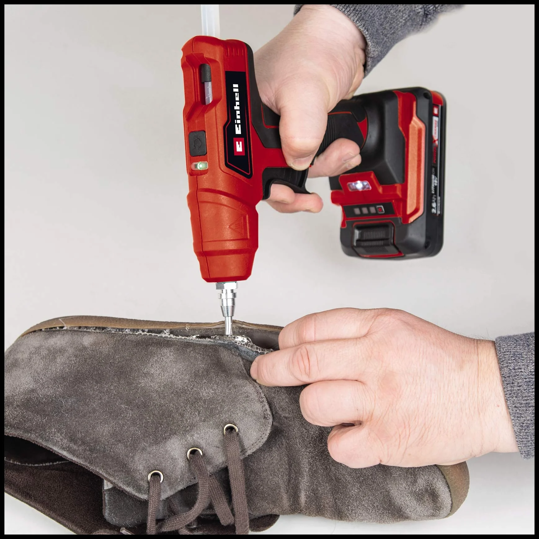 Einhell Akumulatorowy pistolet do klejenia na gorąco TE-CG 18 Li-Solo Power X-Change (Li-ion, 18 V, maks. 170°C, gotowy do użycia w 120 s, 5 sztyftów kleju, bez akumulatora i ładowarki)