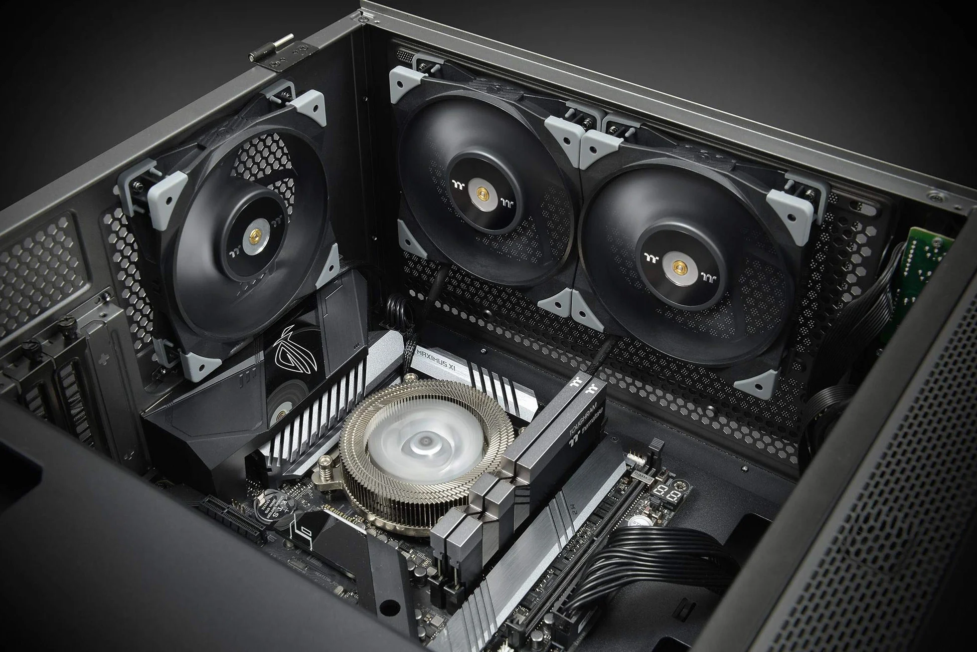 Thermaltake TOUGHFAN 12 High Static Pressure Radiator Fan PWM 500-2000 RPM czarny