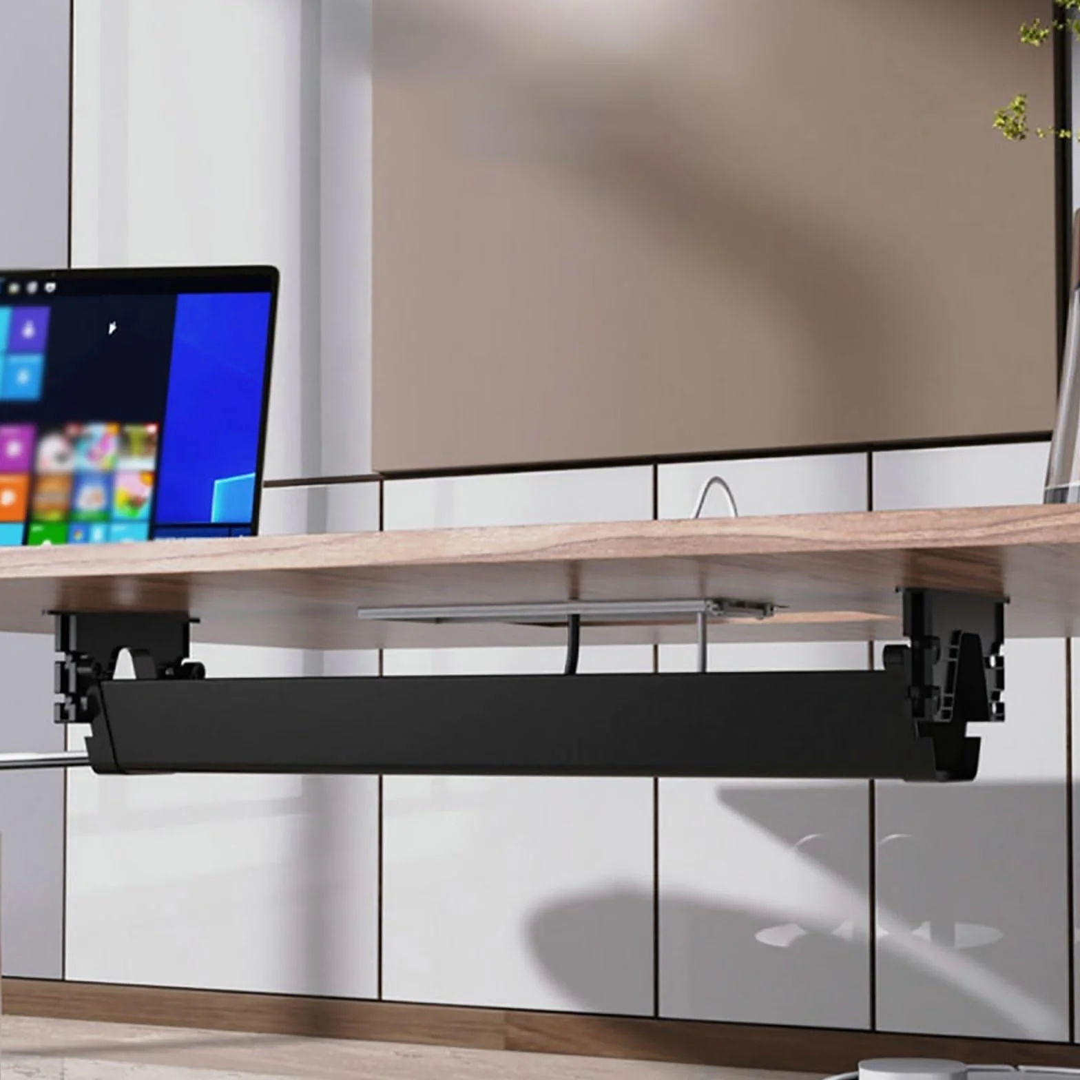 Taca do zarządzania kablami Organizer na kable pod biurko Zbieracz drutu Wiszący kosz Organizer na kable druciane pod biurkiem Organizer na kable (kolor: czarny, rozmiar: 55 x 17,8 x 14 cm)