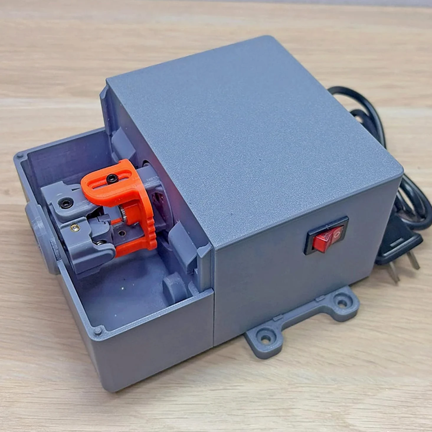 Półautomatyczne szczypce do ściągania izolacji do kabli elastycznych (1,5-6,0 Mm²), 20 W, regulowana długość ściągania izolacji od 4 do 15 Mm, gotowa do użycia, do kabli elastycznych