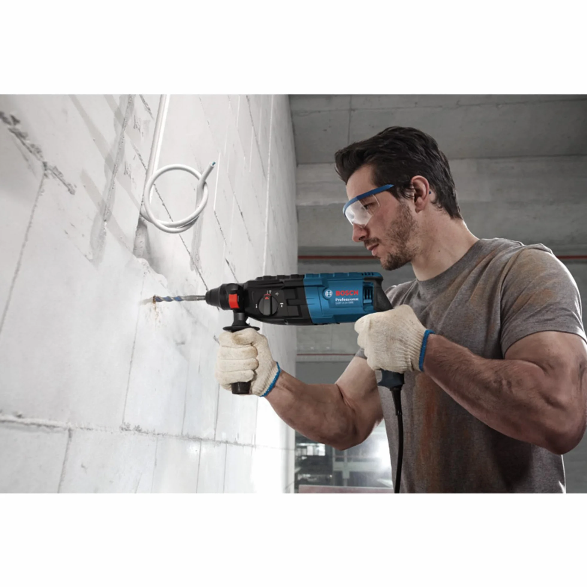 Bosch Professional: młot udarowo-obrotowy GBH 240 (790 W, energia udaru 2.7 J, uchwyt SDS plus, ogranicznik głębokości, walizka)