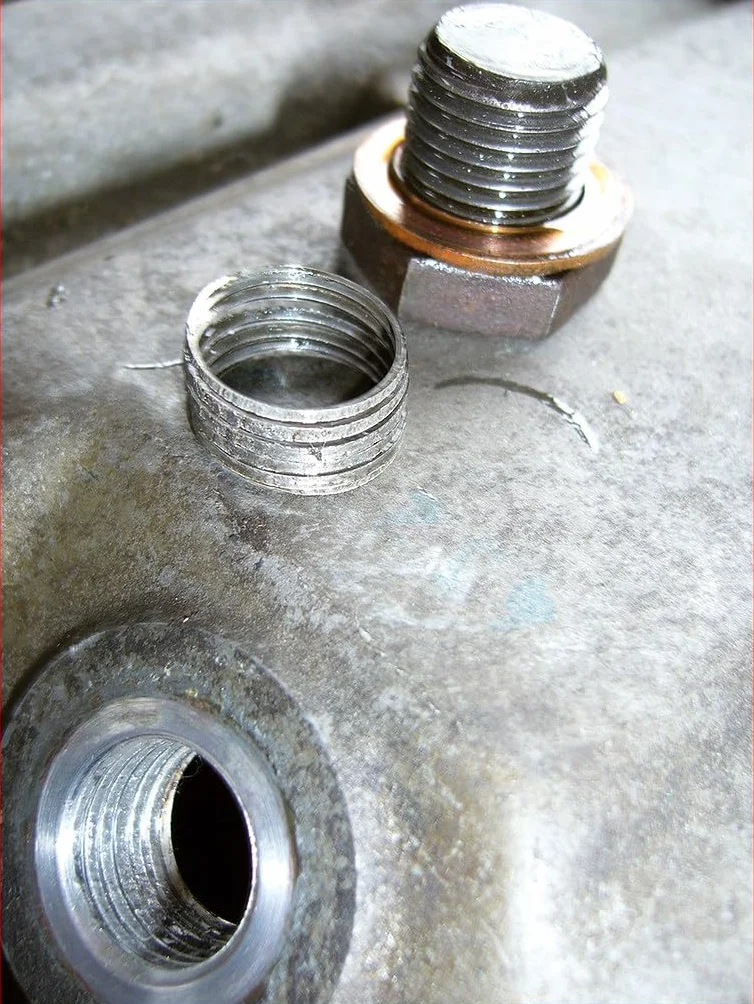 KS Tools 150.1450 Zestaw do naprawy gwintu misy olejowej,64-szt