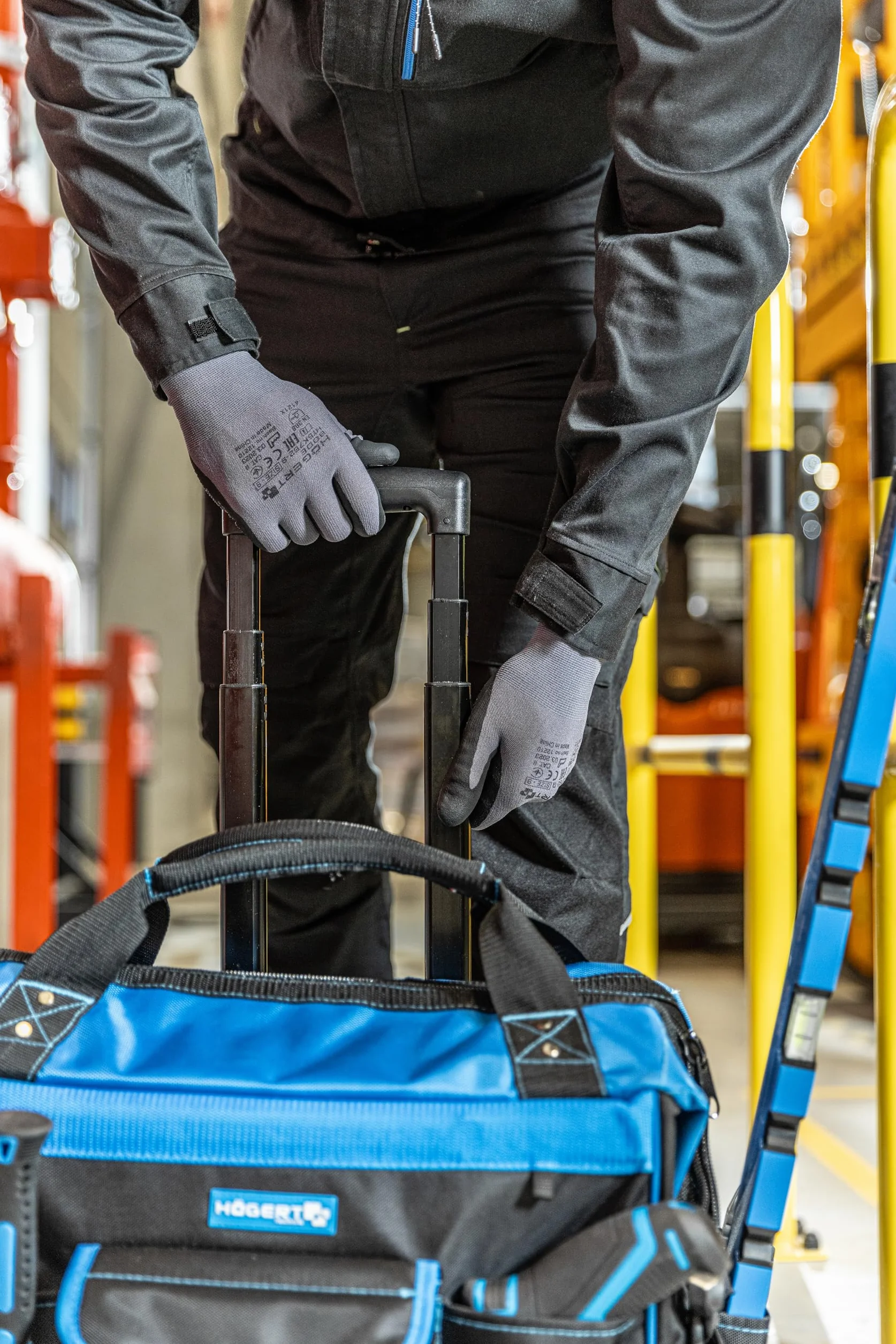 Högert Technik, Torba montażowa na kółkach, torba narzędziowa, poliester 1680D, odporność na ścieranie, mechanizm teleskopowy, 10 kieszeni zewnętrznych