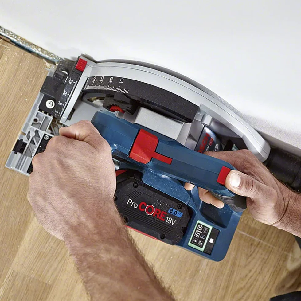 Bosch Professional system 18V: akumulatorowa zagłębiarka tarczowa BITURBO GKT 18V-52 GC (średnica tarczy pilarskiej 140 mm, 1 tarcza pilarska, worek na pył, 1 moduł Bluetooth, walizka L-BOXX)