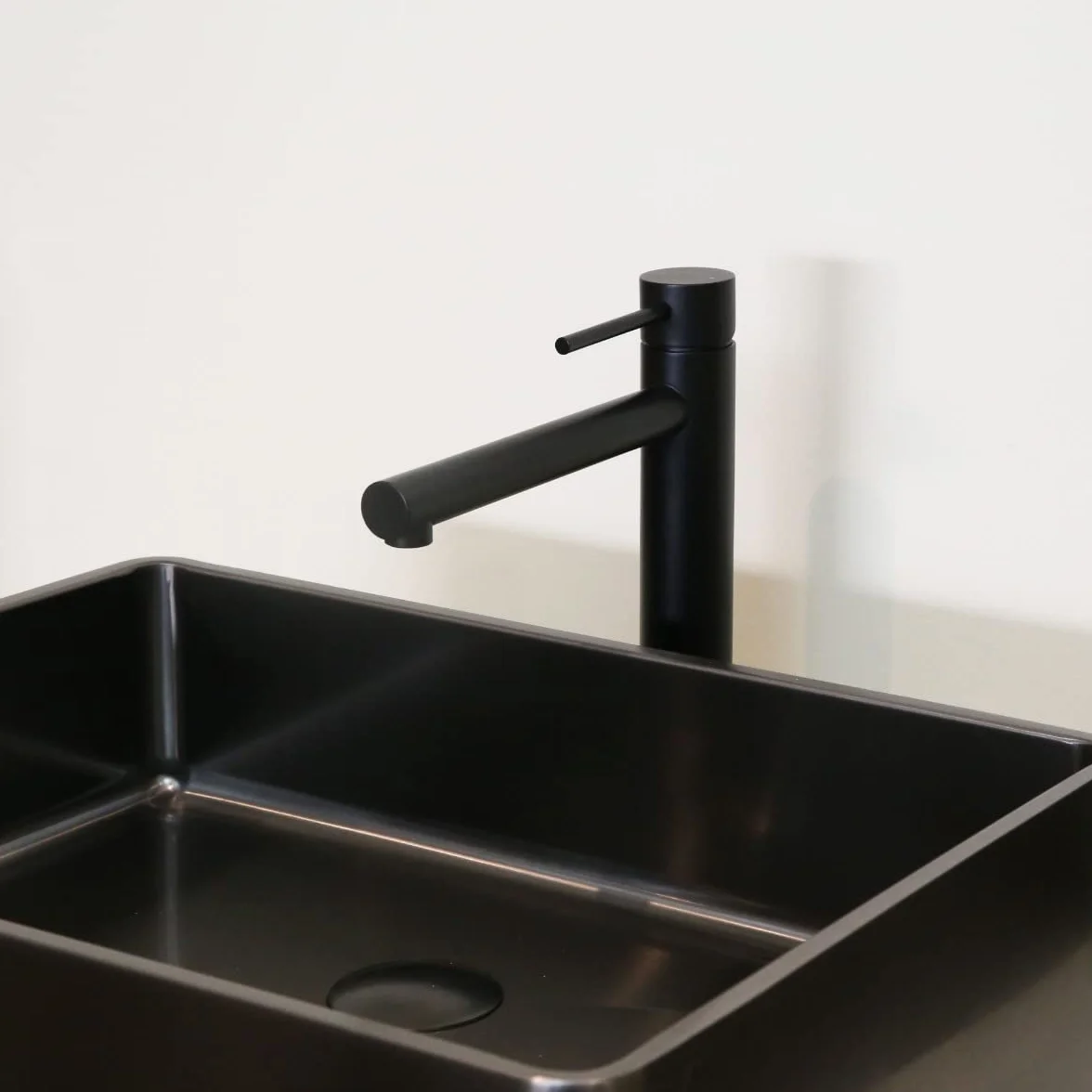 Essebagno 9018067 Envol bateria umywalkowa wysoka czarna