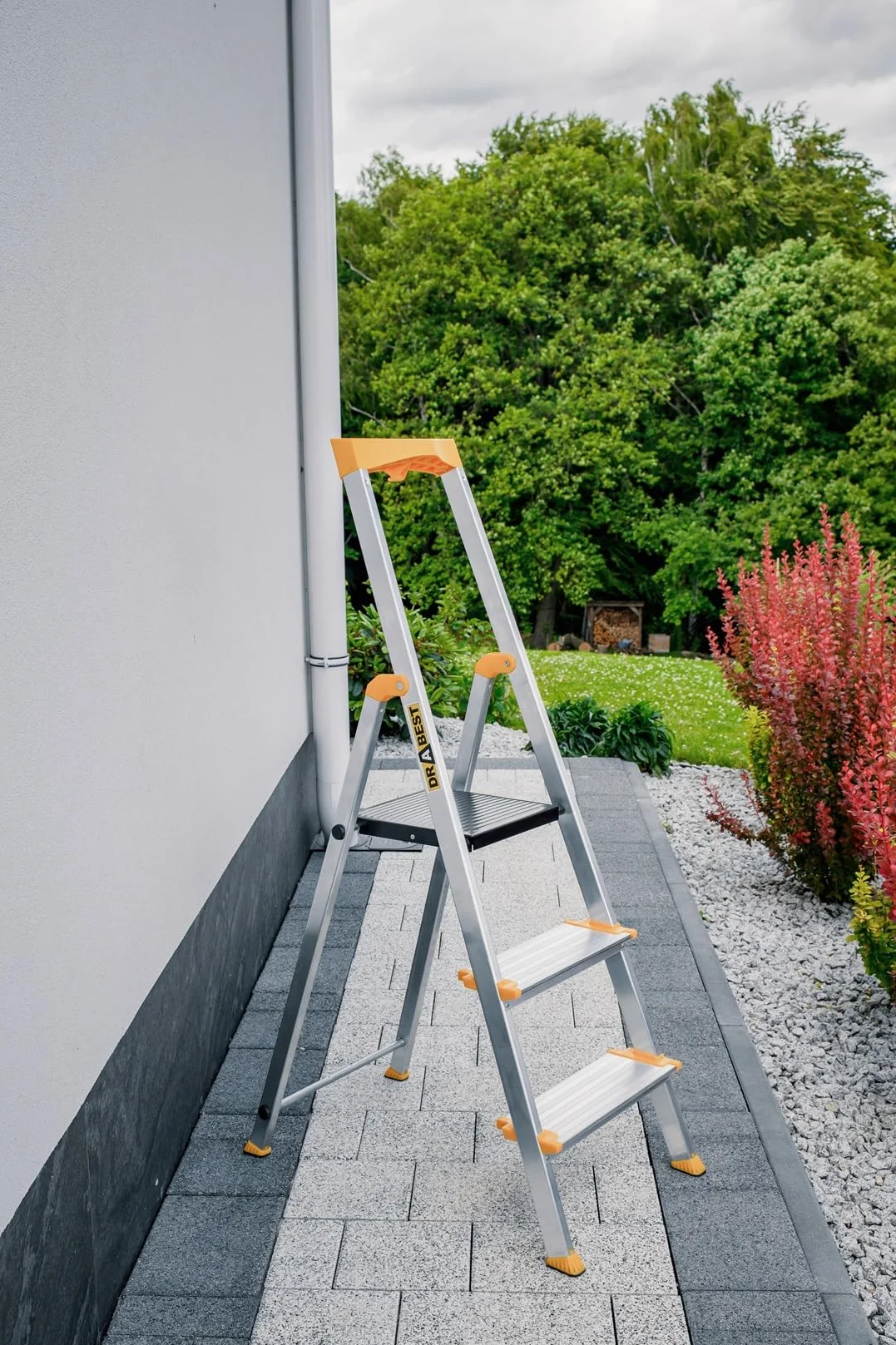 DRABEST 3-stopniowa Drabina składana, Stabilna Drabina aluminiowa - antypoślizgowa z półką i szerokimi stopniami 120 mm, do domu i pracy - obciążenie maksymalne do 150 kg