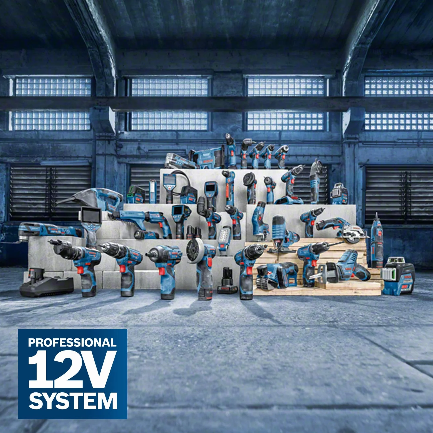 Bosch Professional system 12V: akumulatorowa wyrzynarka GST 12V-70 (2 brzeszczoty, stopka ślizgowa, osłona przeciwodpryskowa, głęb. cięcia w drewnie: 70 mm, walizka L-BOXX)