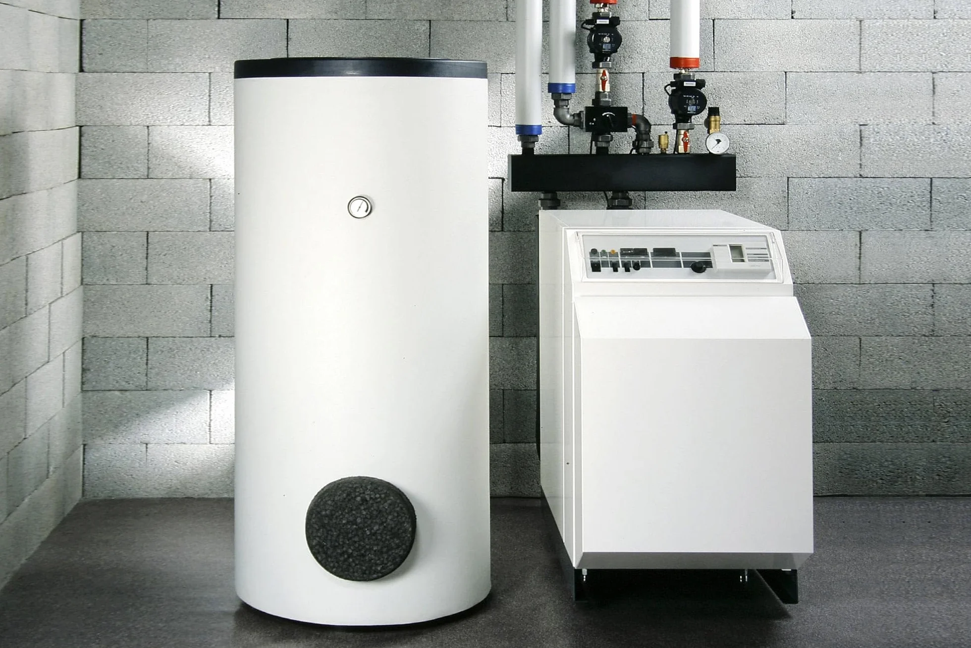 Kemot PROsinus-1000 Przetwornica Sinus 12V 230V 1000VA/700W Awaryjne Źródło Zasilania Czarny