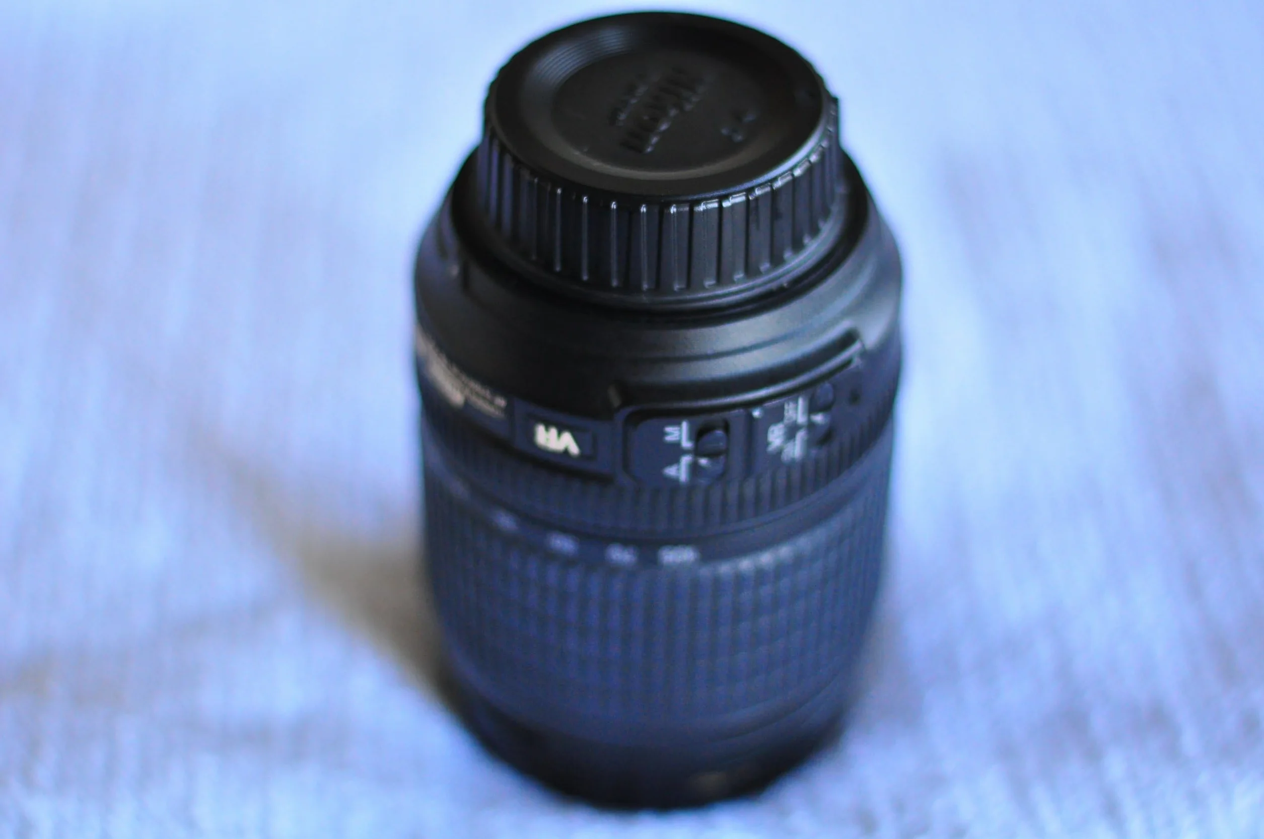 Nikon AF-S DX NIKKOR 18-105 mm f/3.5-5.6G ED Obiektyw zmiennoogniskowy z automatyczną regulacją ostrości do aparatów Nikon DSLR - (nowy)