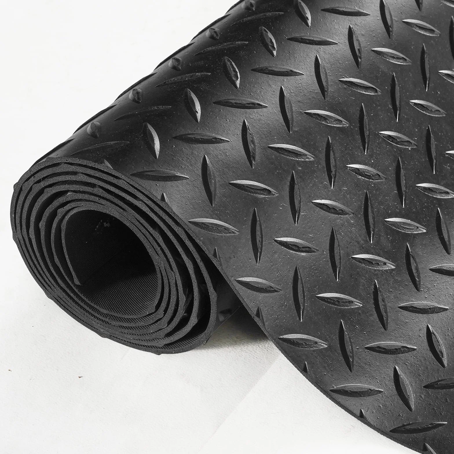 VEVOR Gumowa mata podłogowa z diamentową płytą, 3 mm x 1,2 m x 2,4 m, gumowa mata podłogowa SBR, łatwa do czyszczenia, gumowa mata diamentowa do samochodów, garażu, siłowni, czarna