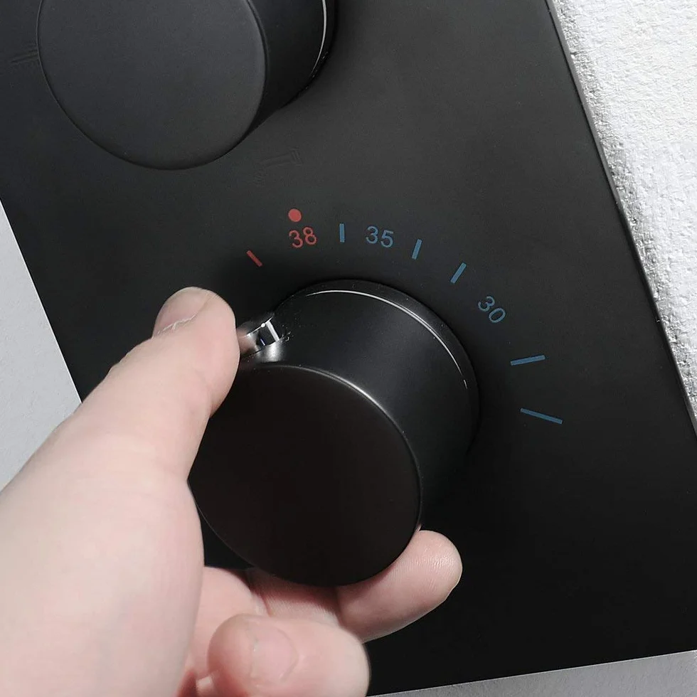 Montowany na suficie termostatyczny zestaw baterii prysznicowej 50 cm czarna kwadratowa głowica prysznicowa z deszczownicą i czarna słuchawka prysznicowa do łazienki, luksusowy zestaw