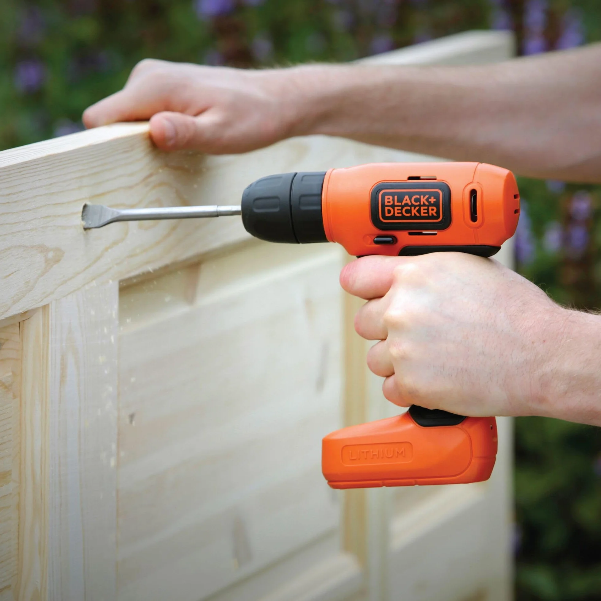 Black+Decker + Decker BDCD8GPA-QW – bardzo kompaktowa wiertarko-wkrętarka 7,2 V 1,5 Ah litowa z 11 akcesoriami i torbą do przenoszenia