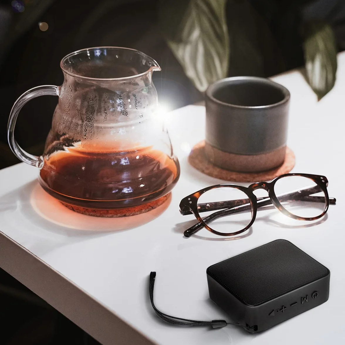 LogiLink SP0057 – kompaktowy głośnik Bluetooth 5.0 do odtwarzania muzyki (microSD, USB-A, AUX) i wbudowane radio FM, obsługuje tryb głośnomówiący, czarny