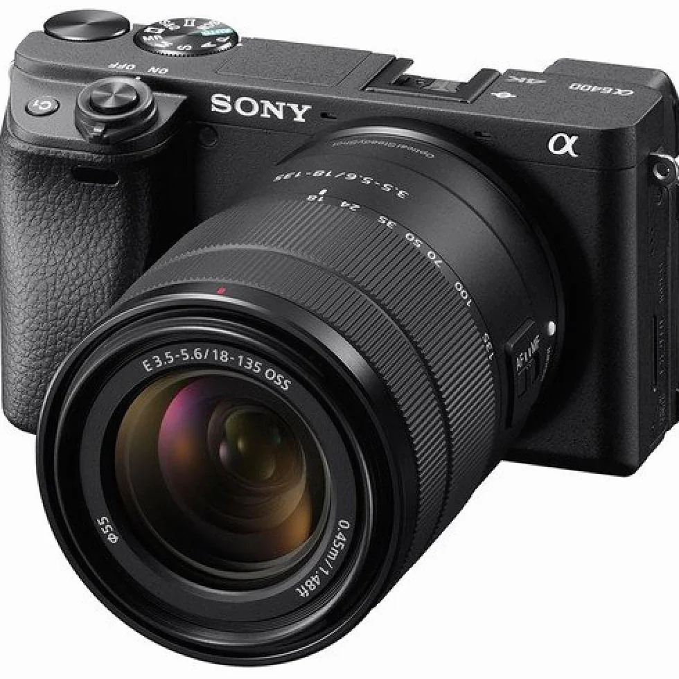 Sony Alpha 6400 | APS-C Mirrorless Camera with Sony 18-135 mm f/3.5-5.6 Zoom Lens (Fast 0.02s Auto Focus 24.2 Mp, 4K Film Recording, Tilting Display for Vlogging)