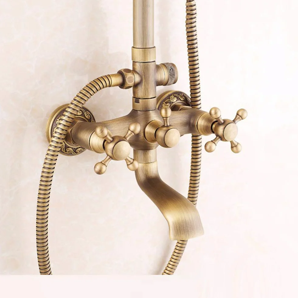 Zestaw prysznicowy Vintage Luxury Bathroom z baterią natryskową montowaną na ścianie. System prysznicowy zawiera deszczownicę, słuchawkę prysznicową i baterię wannową. (A)