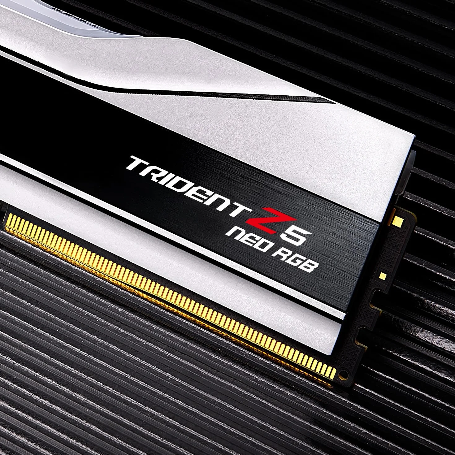 G.SKILL Trident Z5 Neo RGB DDR5 RAM 64 GB (2 x 32 GB) 6000 MT/s CL30 biały matowy