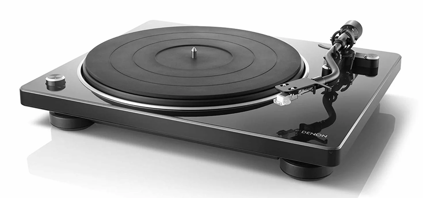 Denon Odtwarzacz płyt winylowych DP400BKEM DP-400, odtwarzacz płyt winylowych, MP3 i WAV, odtwarzacz LP z wbudowanym korektorem phono, wyjmowaną osłoną przeciwpyłową i wkładem MM, kompatybilny z MC - czarny