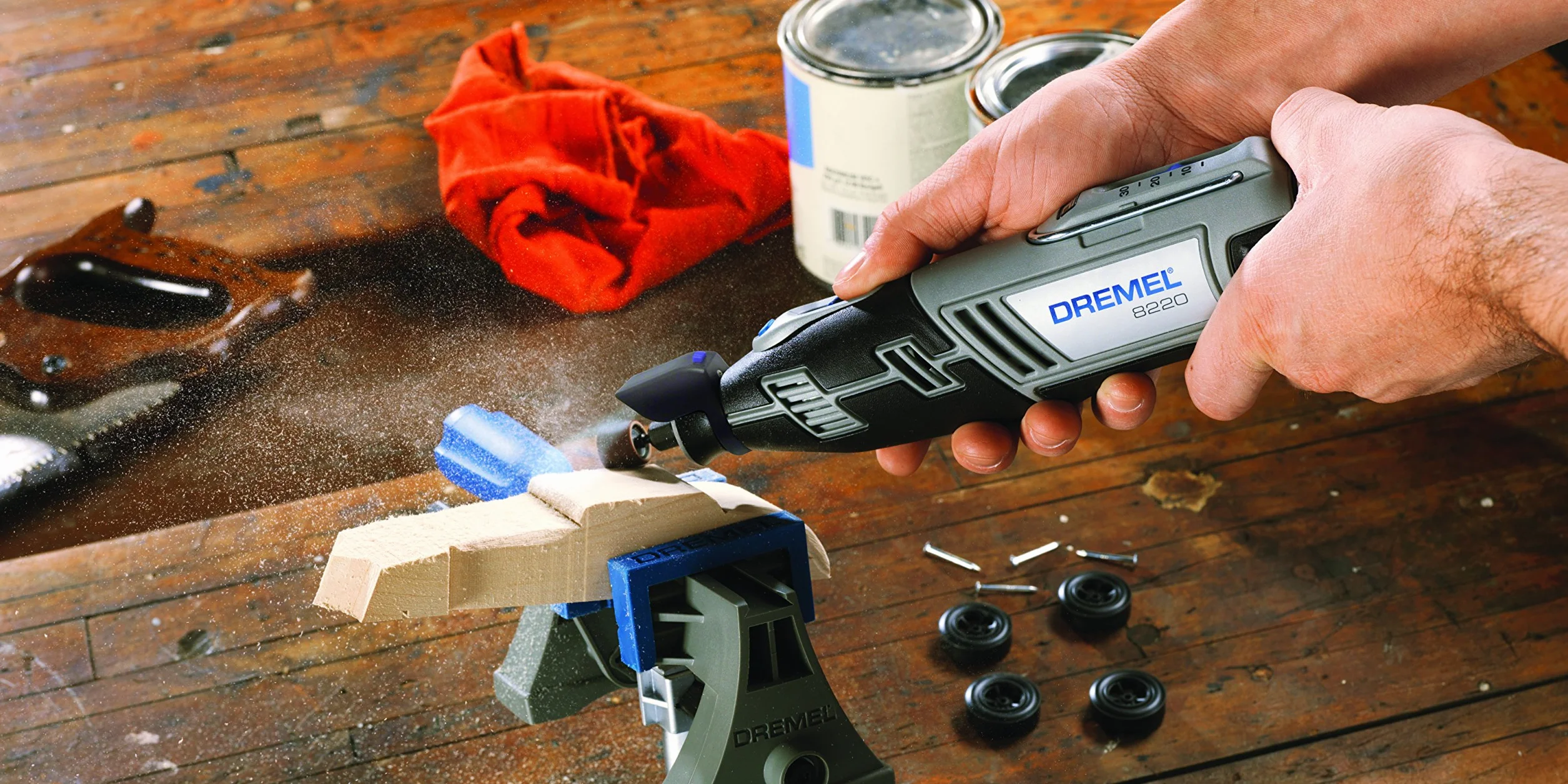 Dremel Moduł świetlny, przystawka LED zapewnia dobrą widoczność podczas pracy z narzędziami wielofunkcyjnymi Dremel
