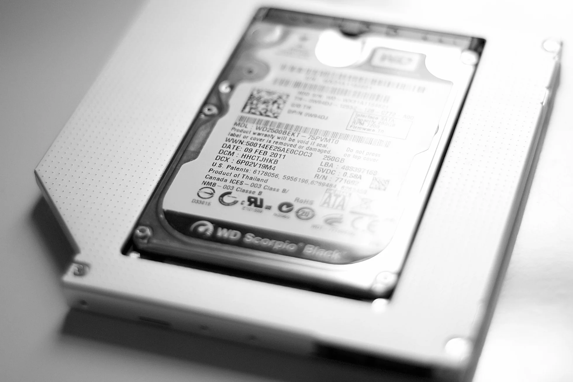 DIGITUS Ramka montażowa SSD/HDD 2,5", SATA do SATA III, 9,5 mm, 6 Gbit/s