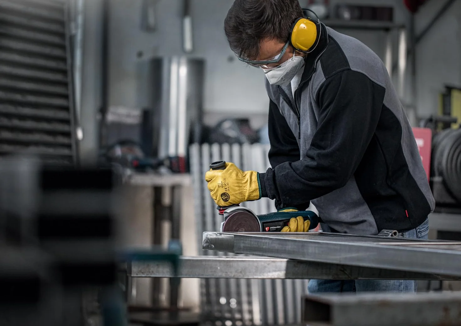 Bosch Professional 5x Tarcze filcowe EXPERT N880 (do Blachy stalowe, Stal nierdzewna, Metale nieżelazne, Farba na drewnie, Średnica mm 150 mm, Ziarnistość 800, Akcesoria Szlifierka mimośrodowa)