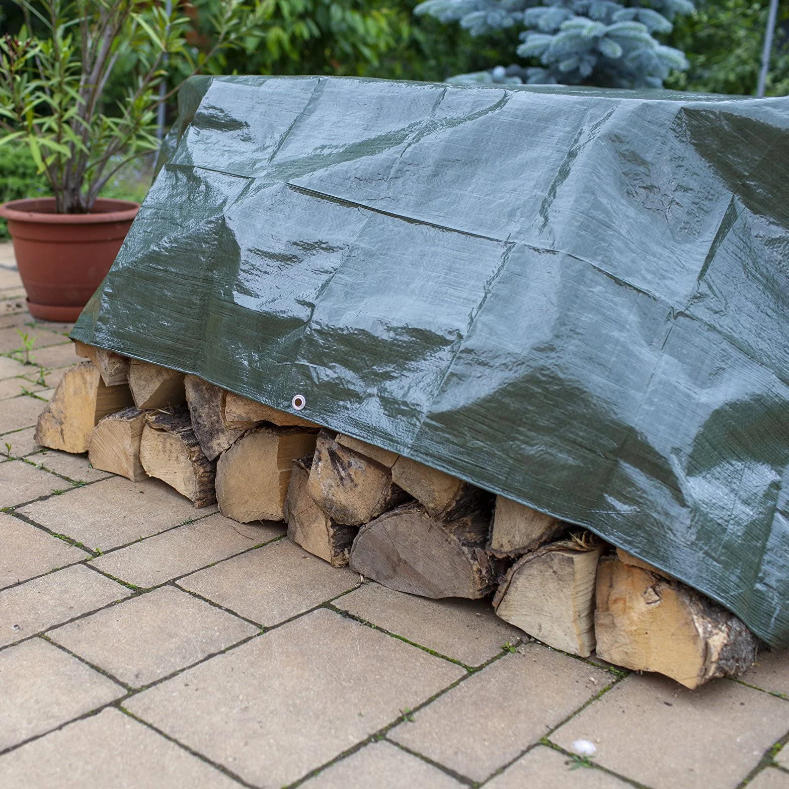 Mivos Uniwersalna plandeka wodoszczelna 4 x 4 m, zielona, plandeka 90 g/m², plandeka ochronna do mebli ogrodowych i drewnianych, odporna na pleśń, plandeka ogrodowa z aluminiowymi oczkami