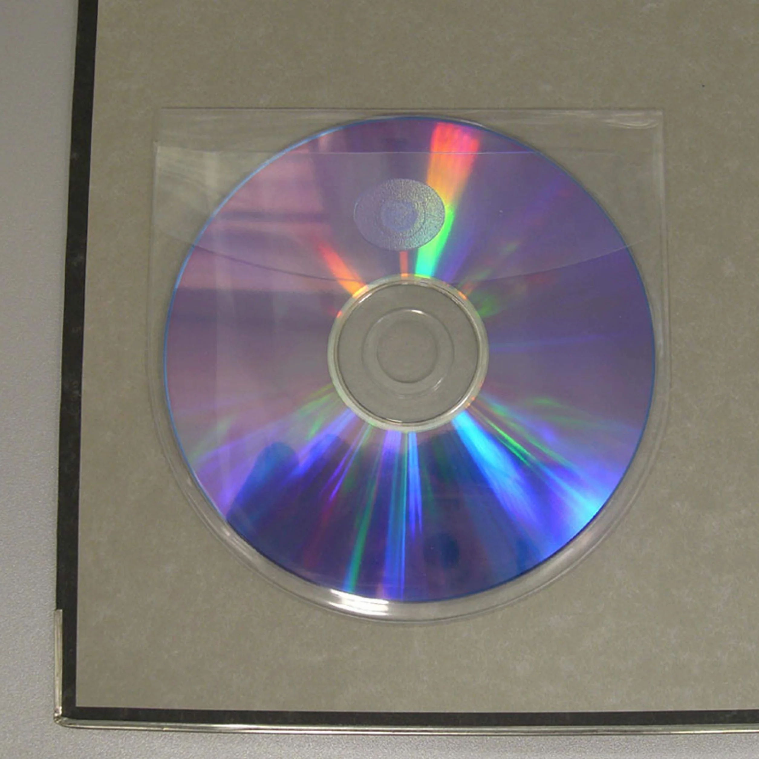 Samoprzylepne torby na płyty CD przezroczyste z klapką 20 sztuk