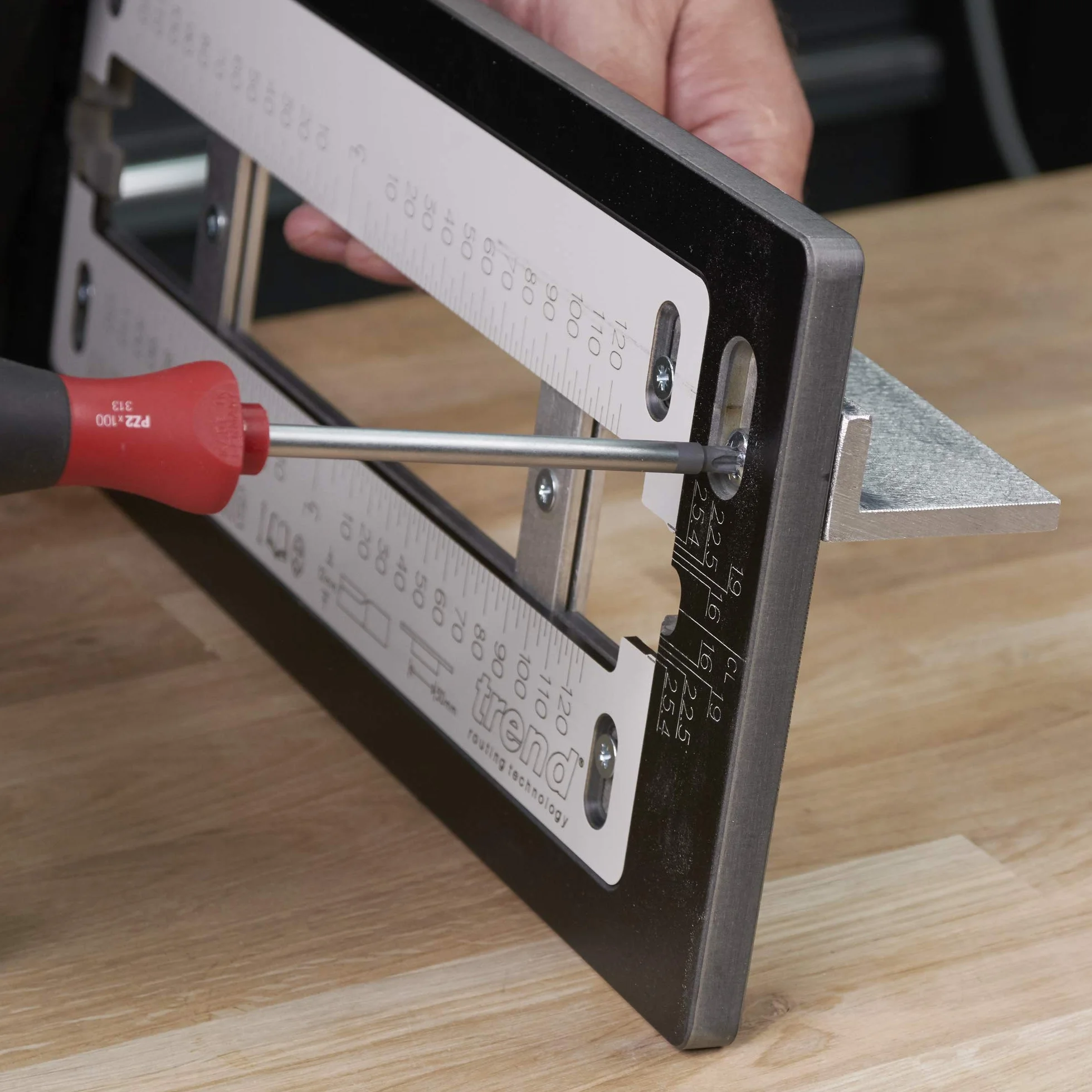 Trend Lock Jig do wpuszczanych zamków i zatrzasków, do płyt czołowych o długości 30-250 mm, LOCK/JIG/B
