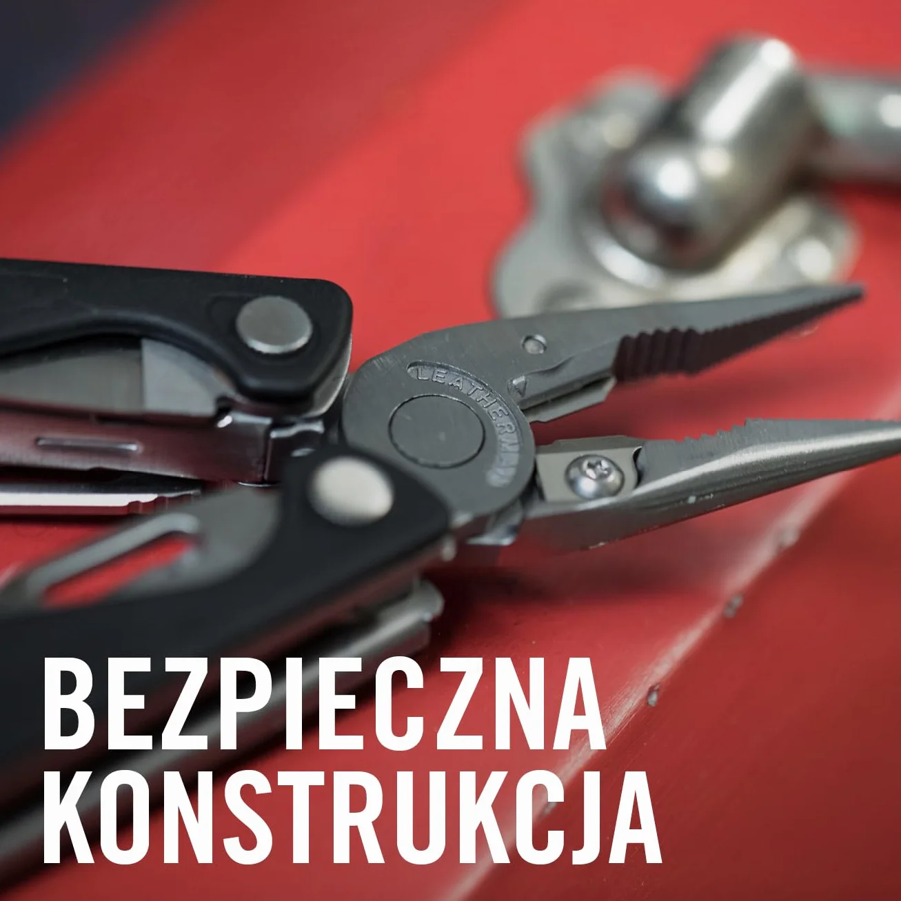 Charge+ con funda de nylon, caja de cartón | 19 narzędzi na kemping i wędkowanie