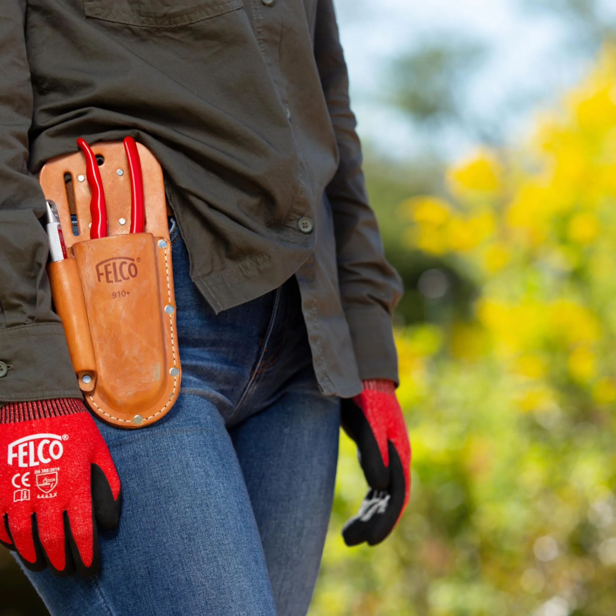 FELCO 910+ skórzana kabura na sekator i osełkę, mocowanie klips lub szlufka, trwały dodatek 120 g, model uniwersalny kompatybilny z FELCO