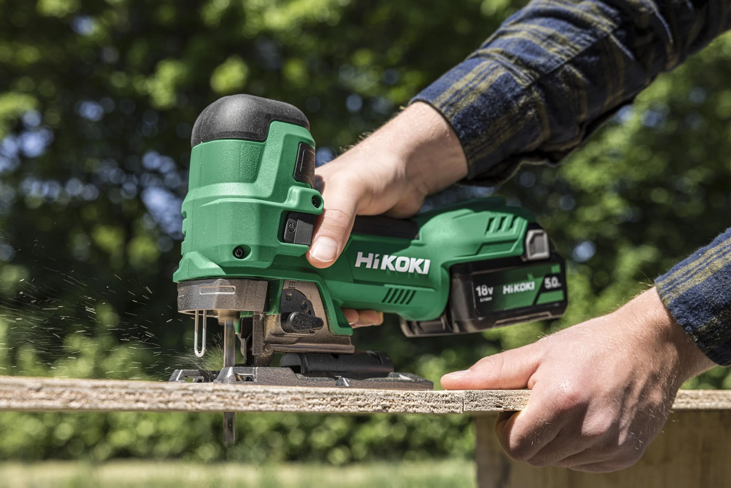 HIKOKI Akumulatorowa wyrzynarka CJ18DB (18 V (2 x 5,0 Ah) litowo-jonowa, skok piły: 26 mm, prędkość skokowa: 550-2500 min-1, cięcia ukośne R/L: 45°, najmniejszy promień cięcia: 25 mm) akcesoria w