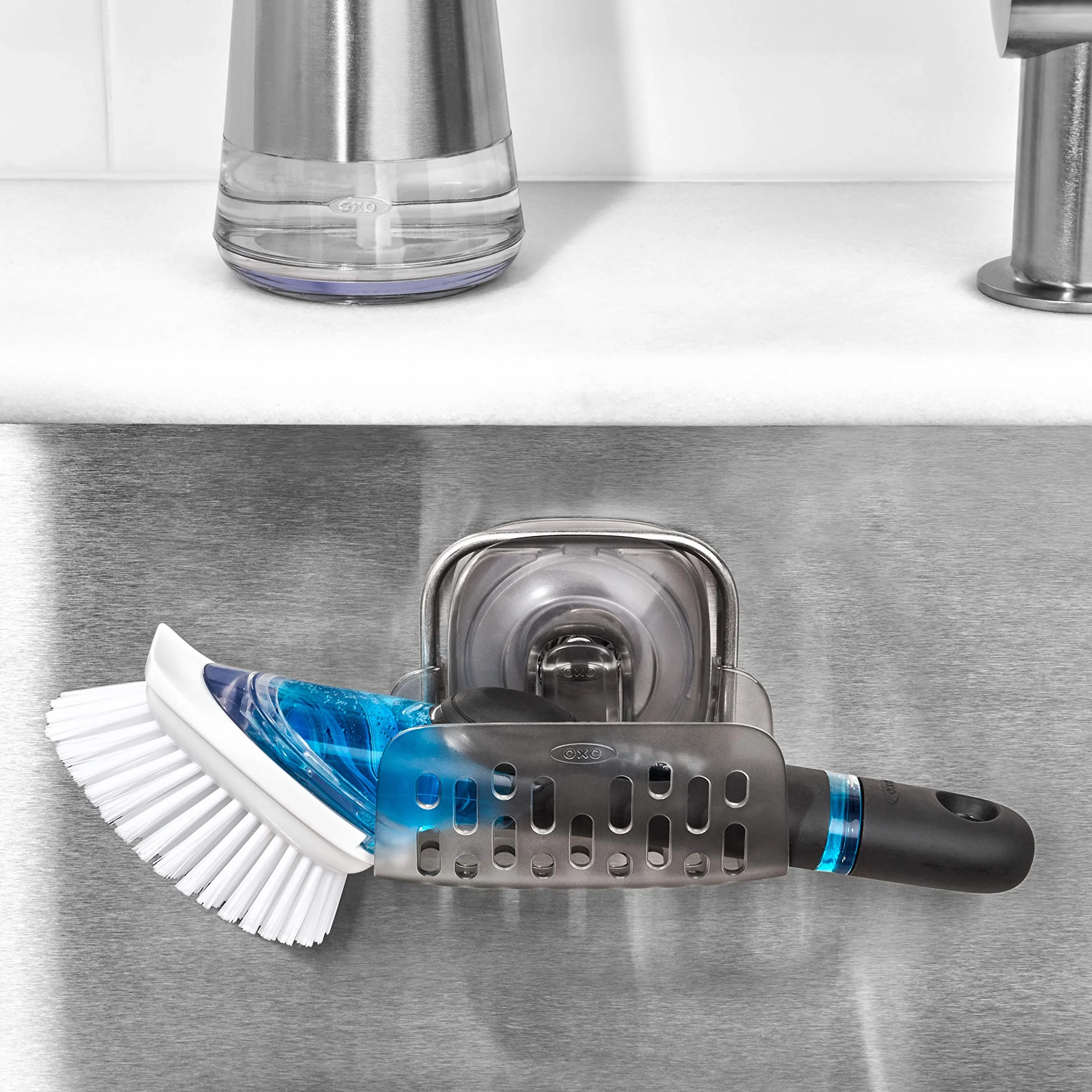 OXO Good Grips uchwyt na gąbkę do zlewozmywaka, szary – organizer kuchenny z uchwytem na przyssawkę StrongHold