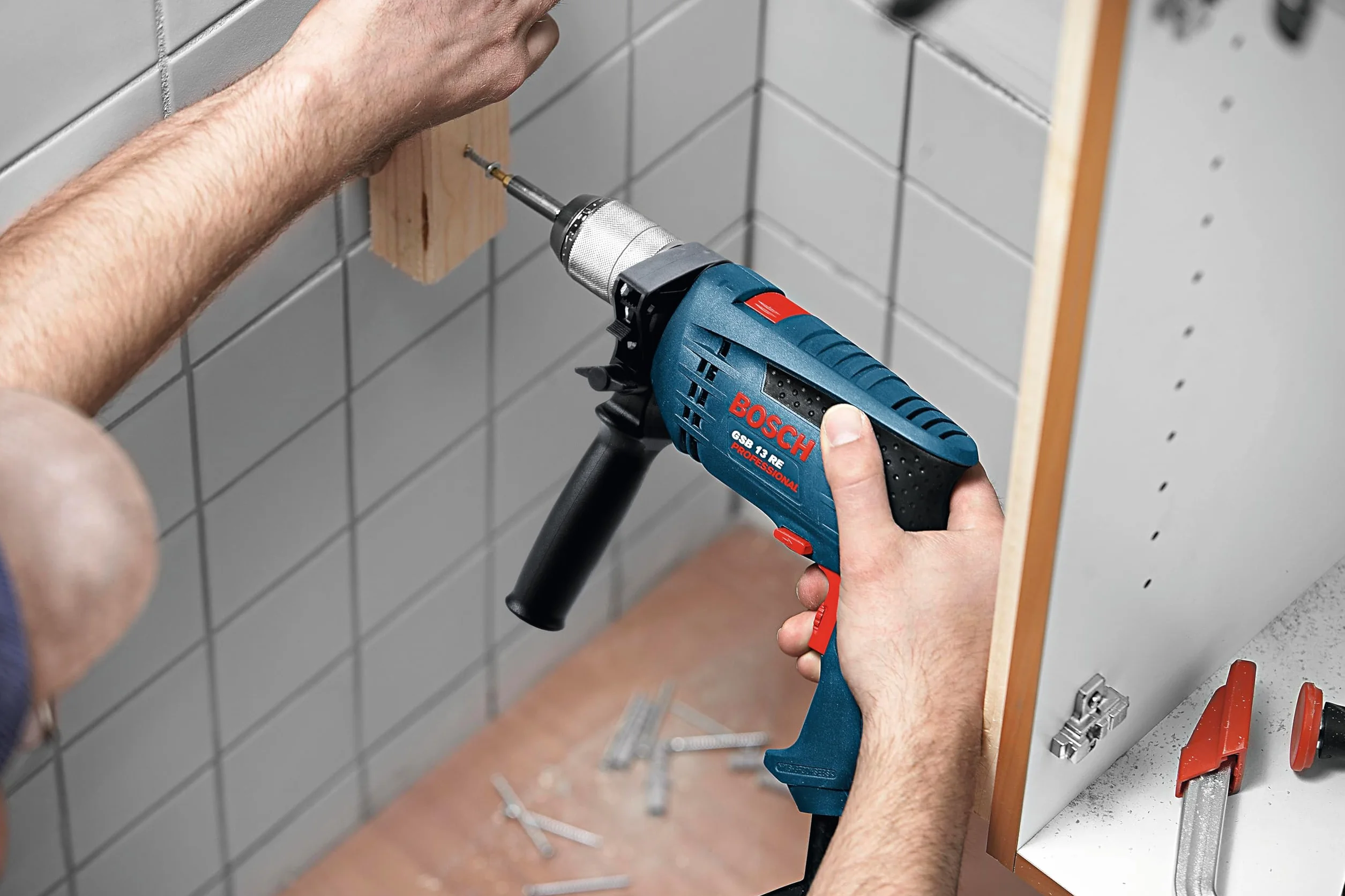 Bosch Professional: wiertarka udarowa GSB 13 RE (600 W, ogranicznik głębokości 210 mm, szybkozaciskowy uchwyt wiertarski 13 mm)