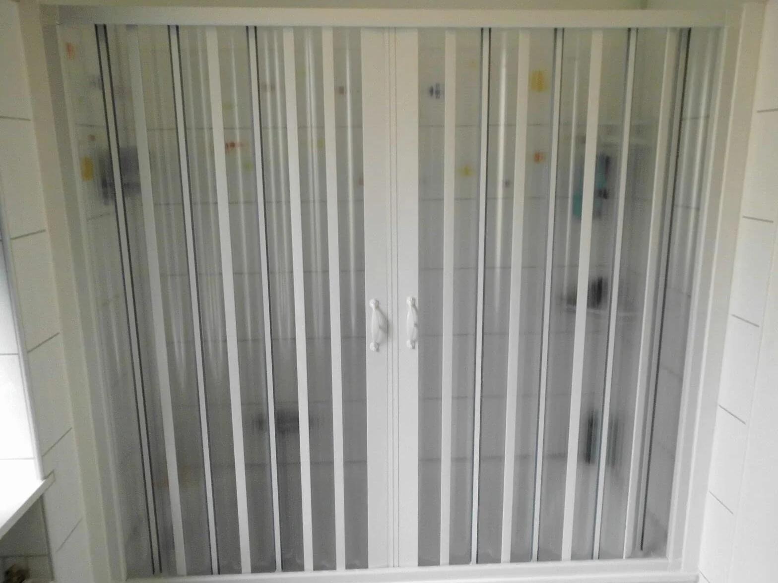 Wanna z PCW nisza o szerokości 140-200 cm, wys. 150 cm, wysokość 150 cm, kolor biały, dwudrzwiowa kabina prysznicowa, możliwość skrócenia (szerokość 140 cm, wys. 150 cm)