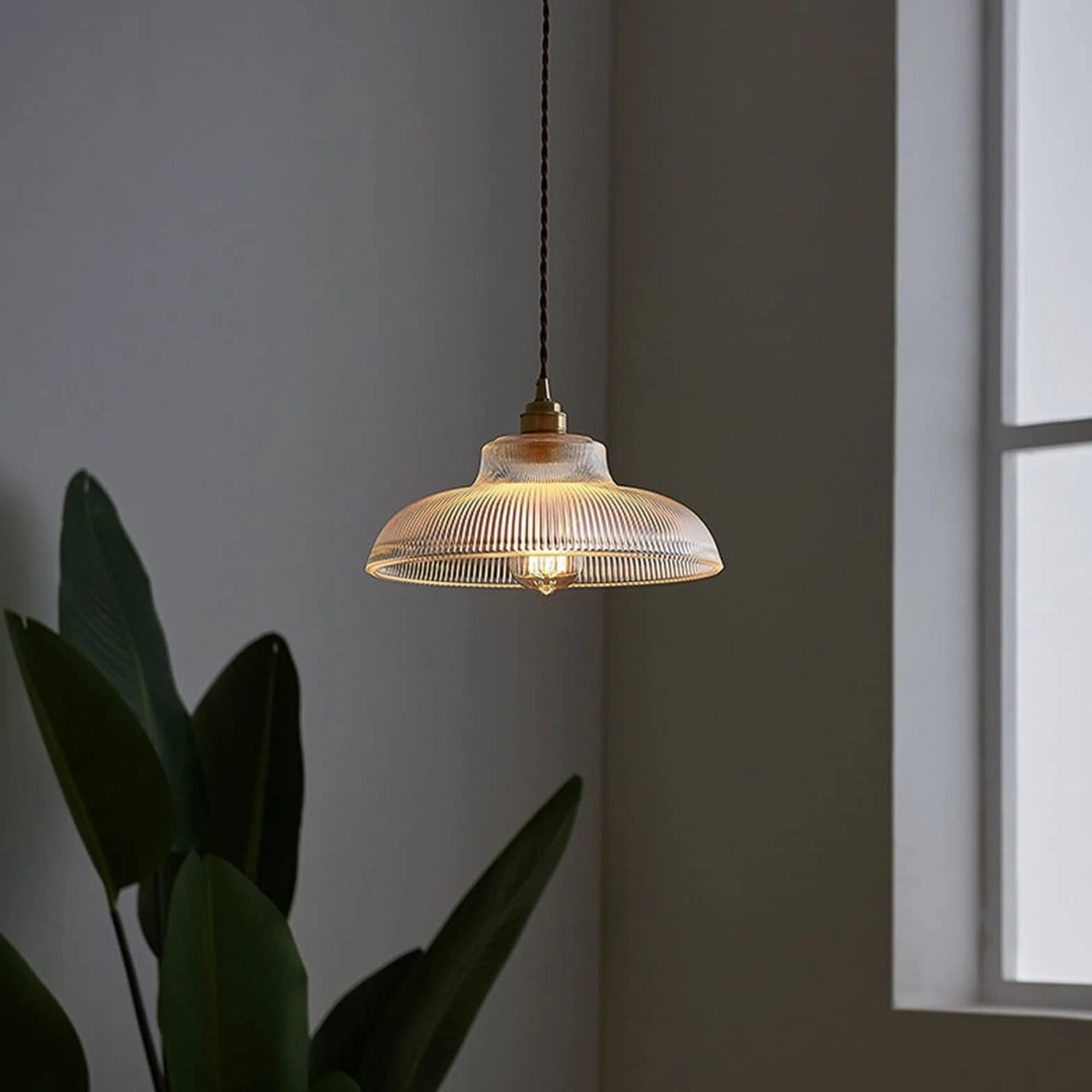 nordycka lampa wisząca kreatywny szklany klosz lampy wiszące sufit wiszący żyrandol mosiężna podstawa lampa wisząca dekoracyjny salon, przedpokój, kuchnia, jadalnia Interesting