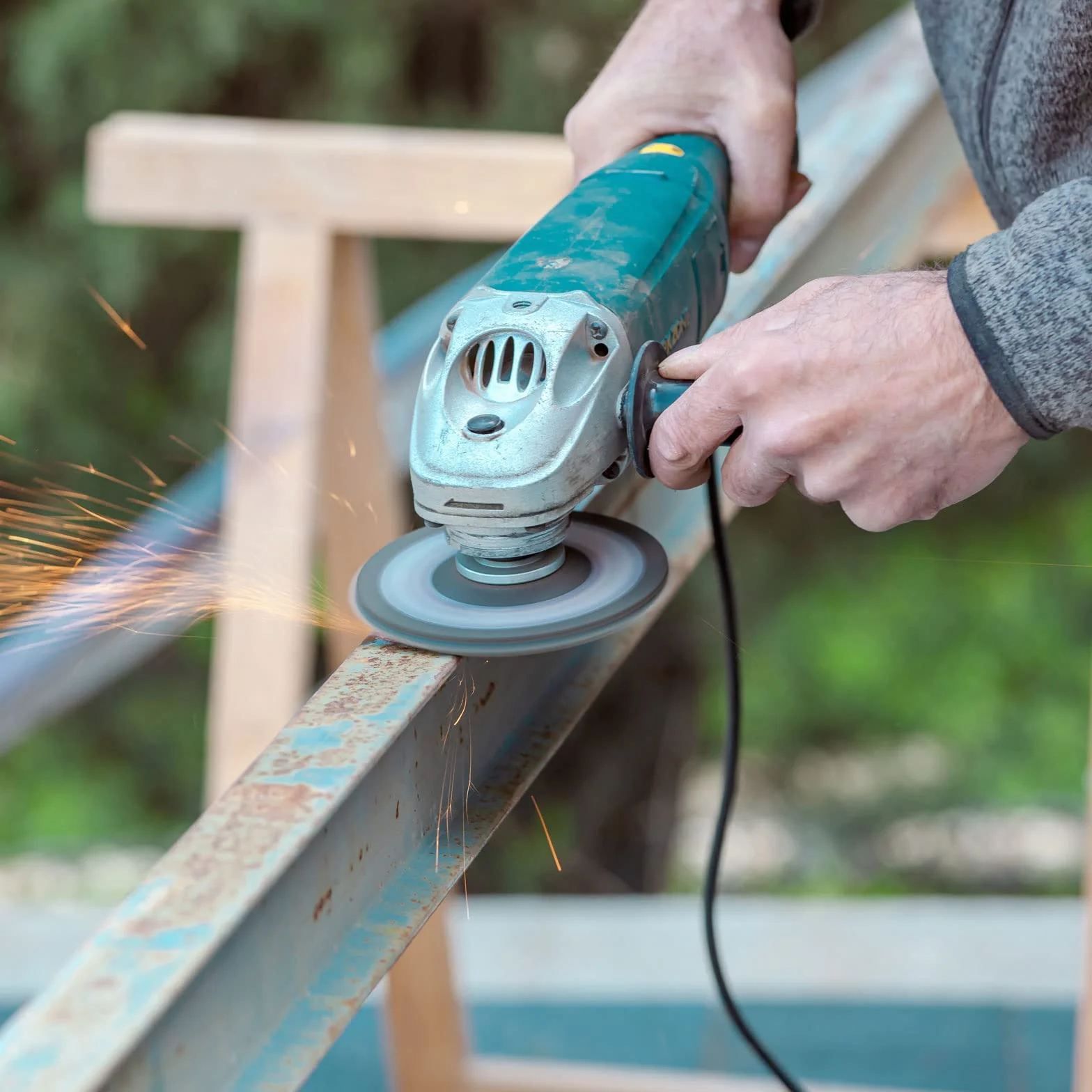 PATIKIL Szczotki węglowe 12 x 8 x 5 mm do silników elektrycznych elektronarzędzia szlifierka kątowa piła stołowa naprawa części zamiennych, 4 szt